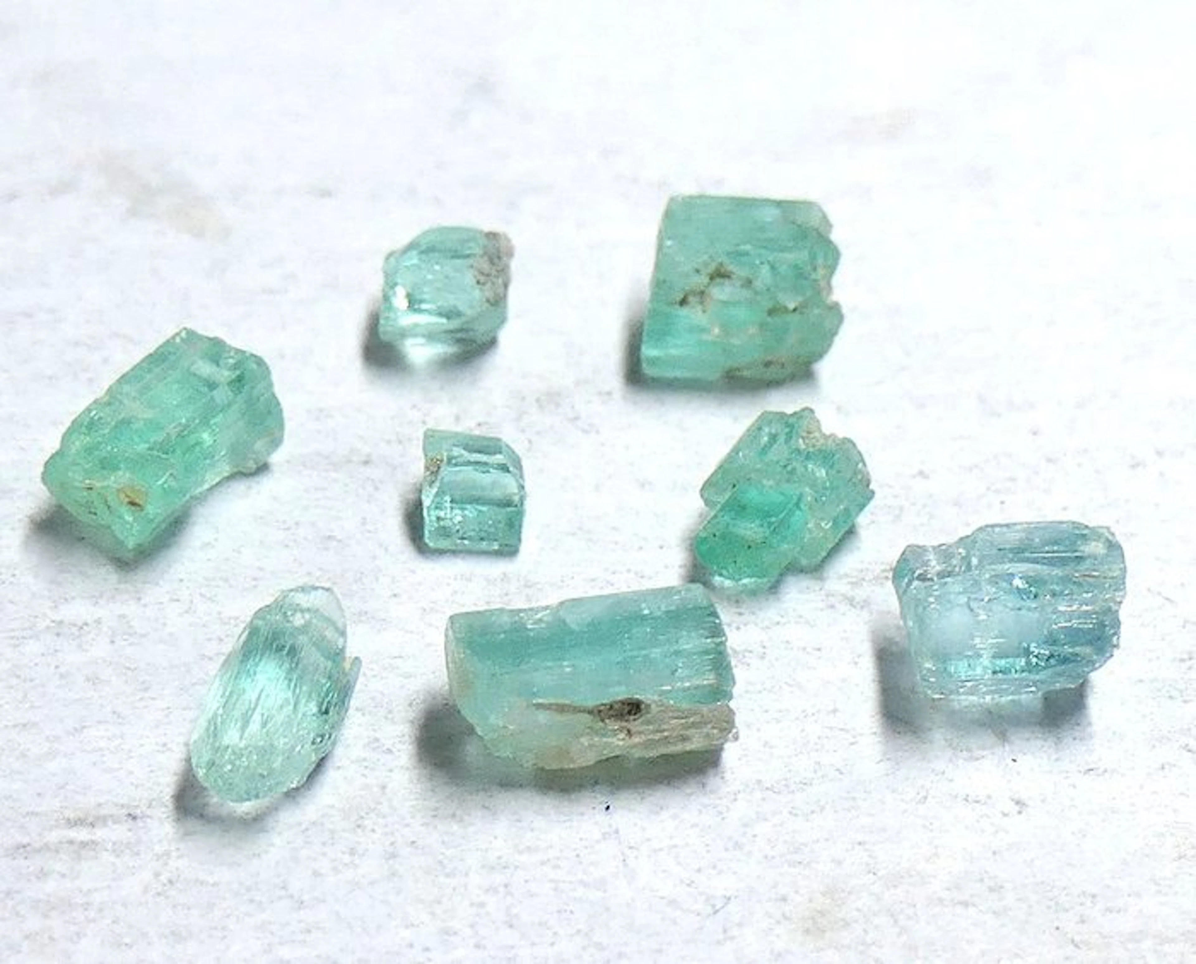 Beautiful emerald crystals 100% natural Crystal- 1.63 g - (8)