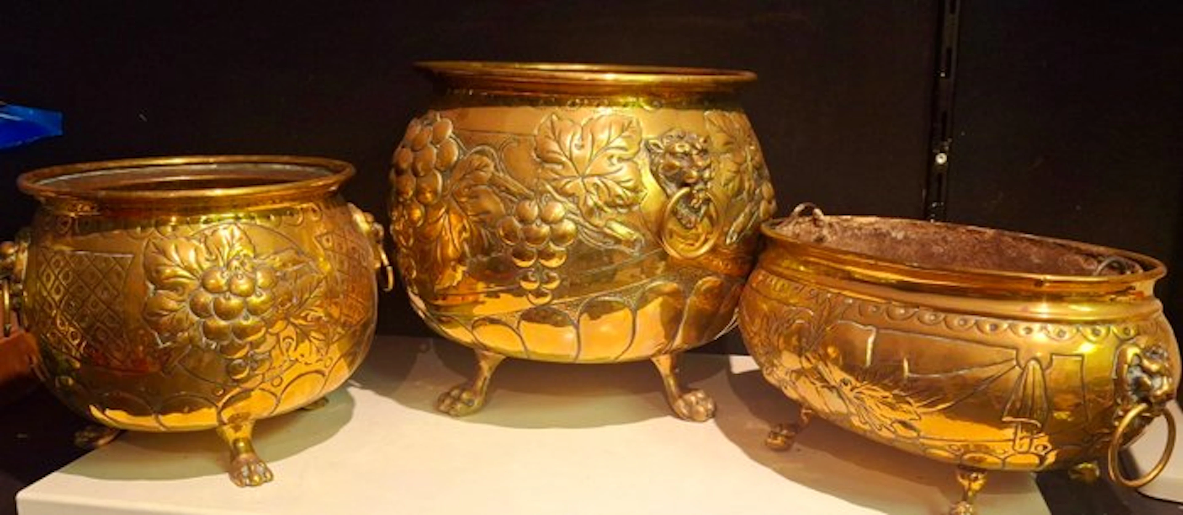 Jardinière (3) - Brass - Three antique jardinières