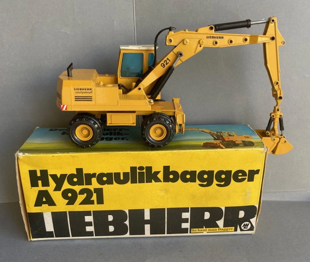 LIEBHERR 1:50 - Model truck - 921 B PELLETEUSE avec BENNE...