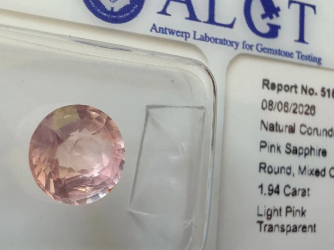 Pink Sapphire - 1.94 ct - Antwerp Laboratory for Gemstone...
