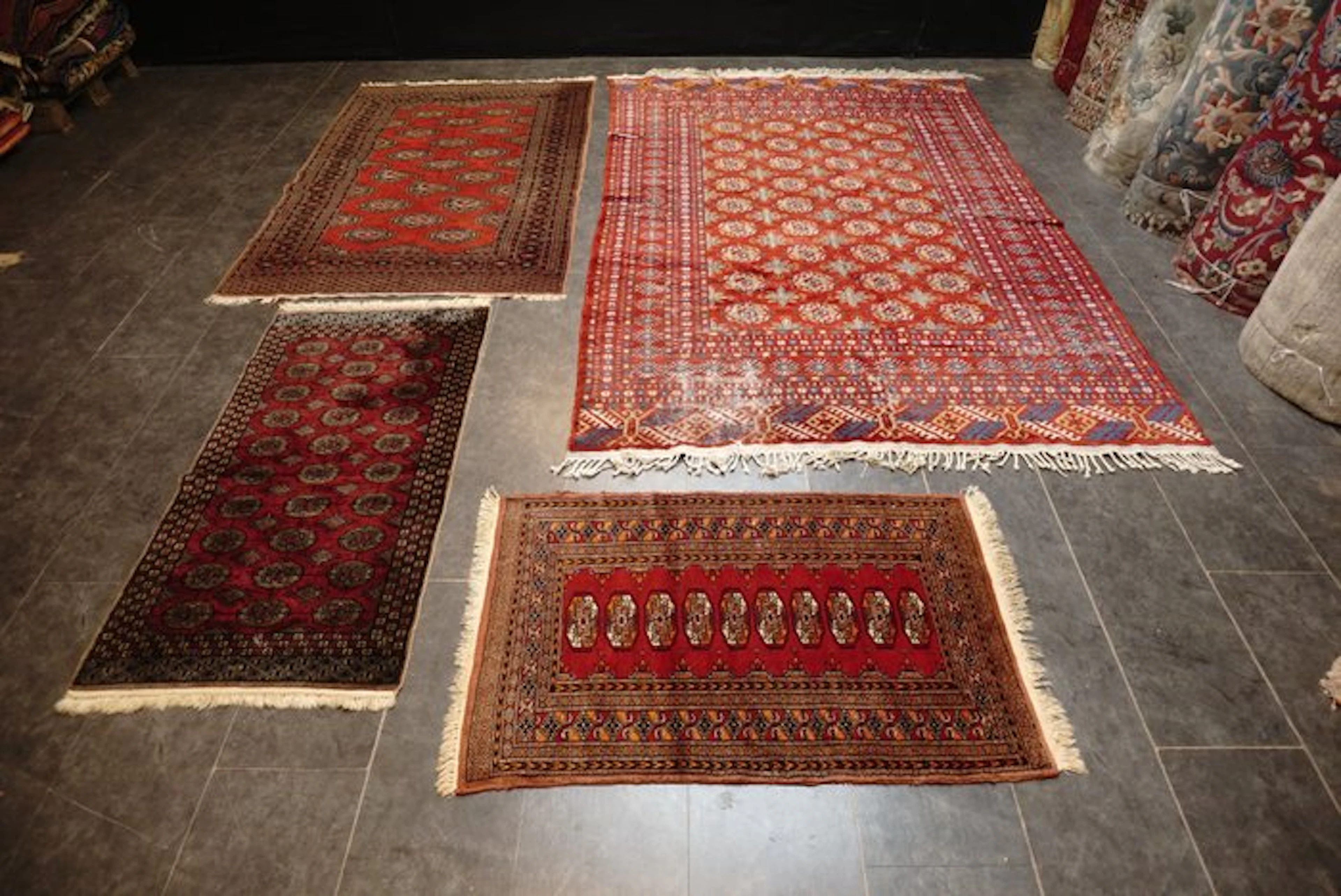 4-piece Oriental rug set: exquisite craftsmanship in...