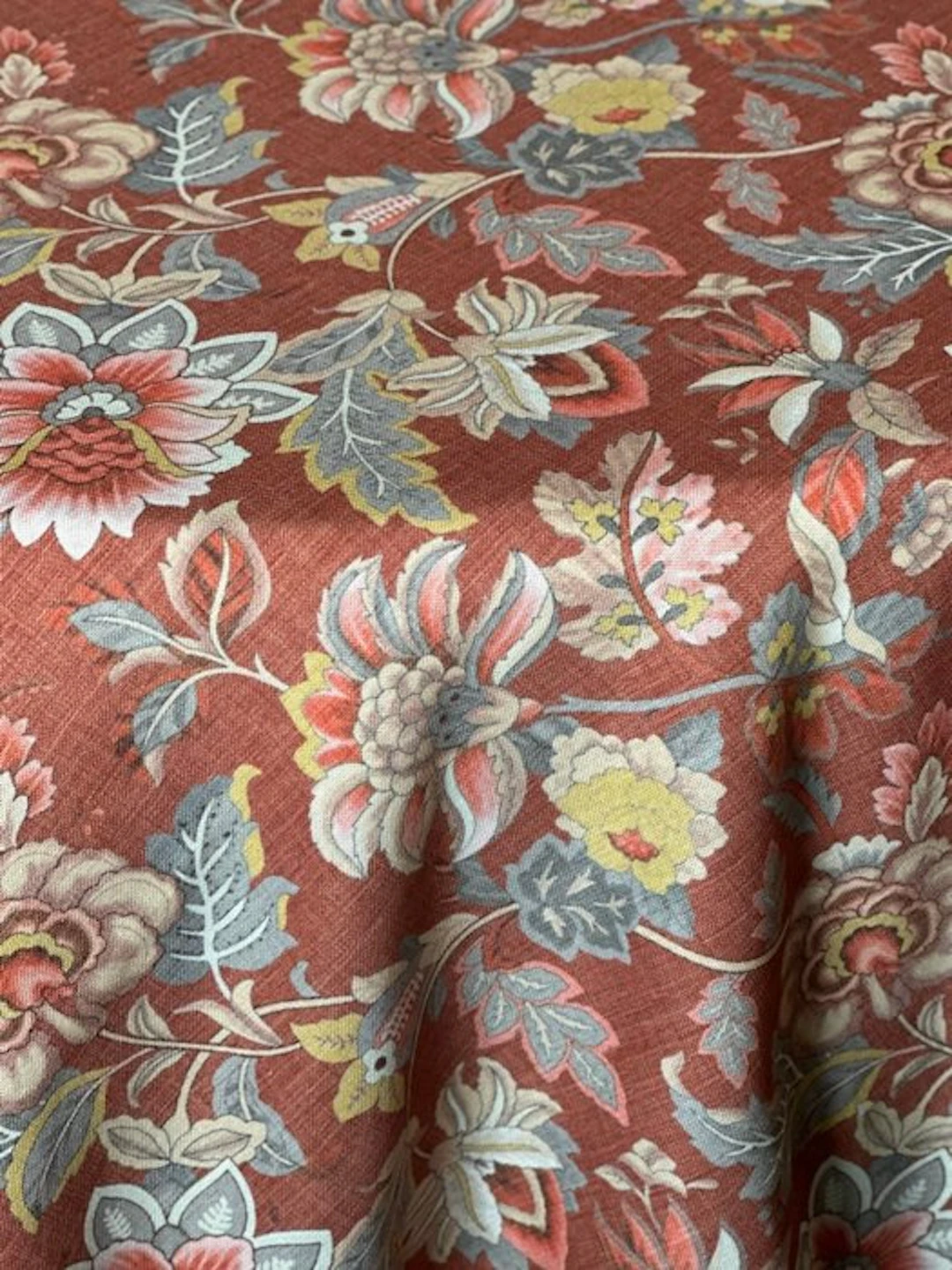 Exclusive tablecloth with Indian flower print for large tables