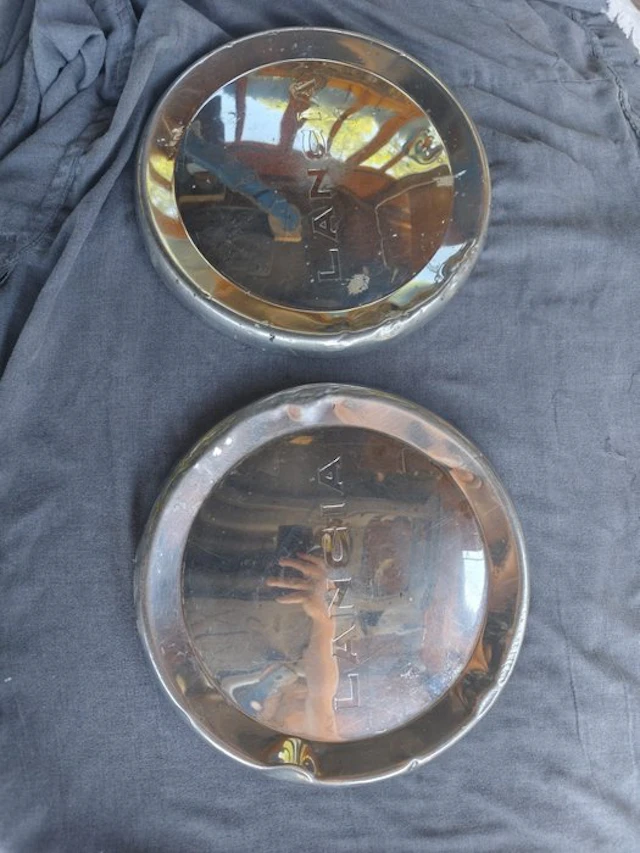 Car part (2) - Lancia - 2 Borchie Coppa Ruota Lancia...