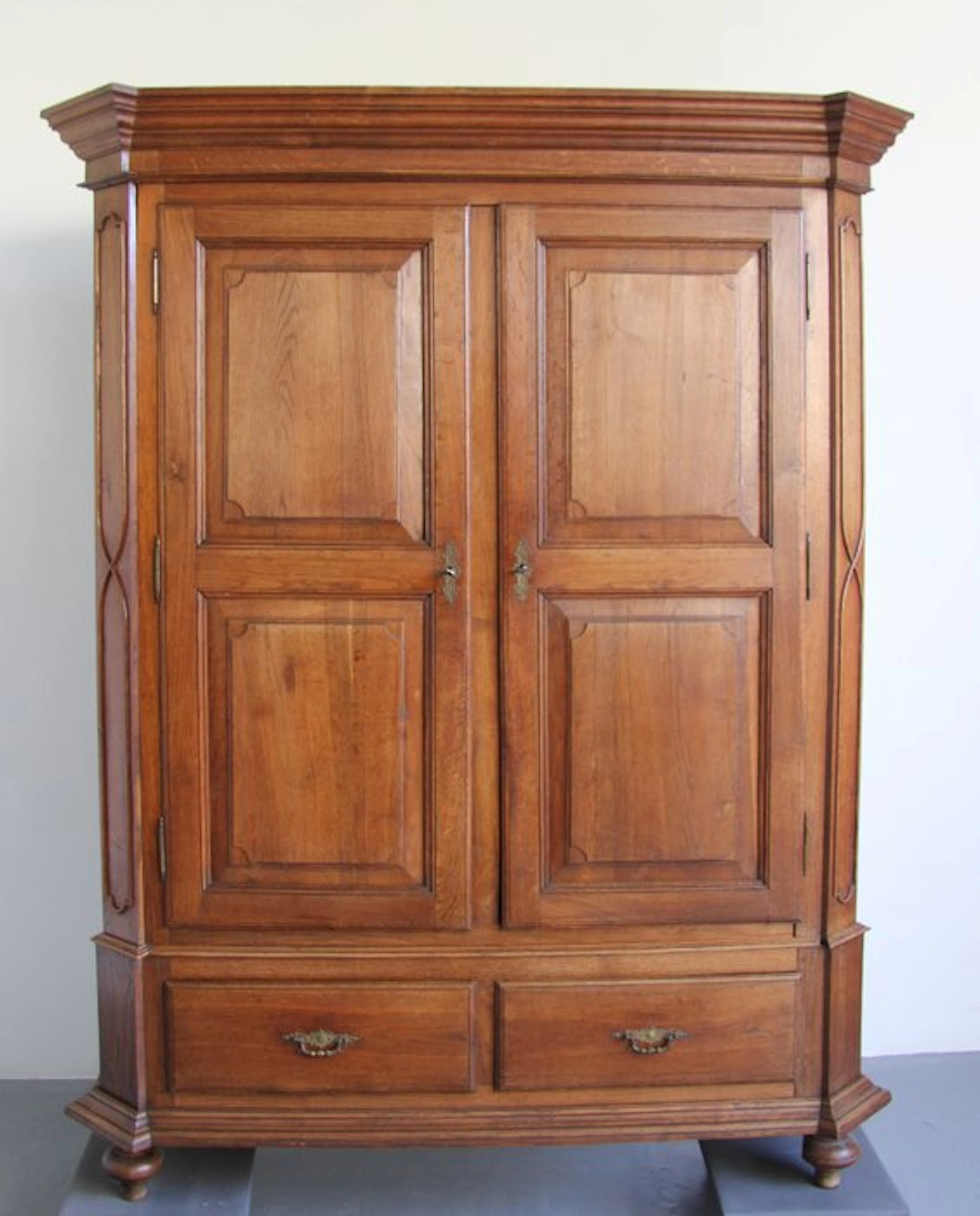 Wardrobe - Oak - Delivery to the EU is possible.