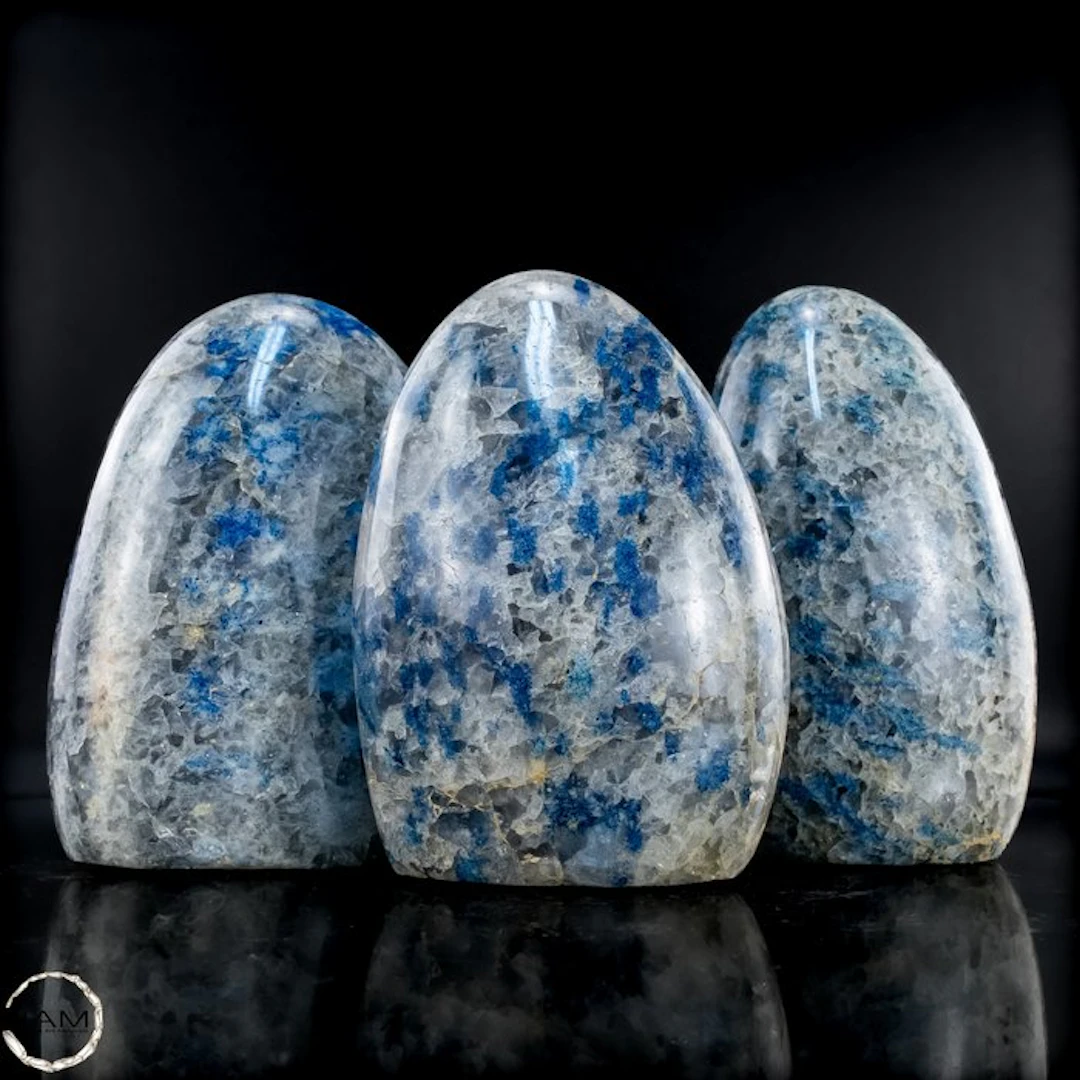 K2 freeforms – Fascinating trio with bright blue azurite...