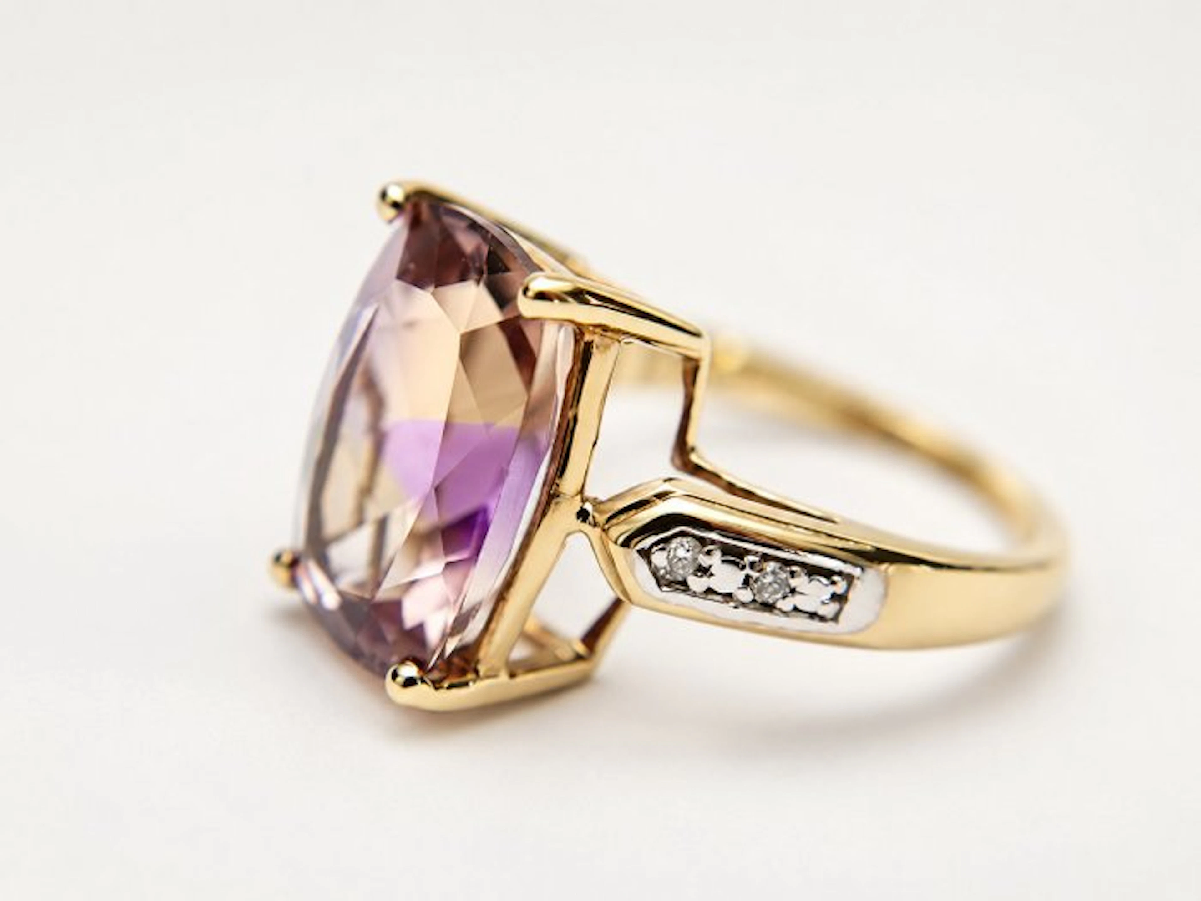 Ring - 9 kt. Yellow gold Ametrine - Diamond - Trizoned Bichromatic Gem