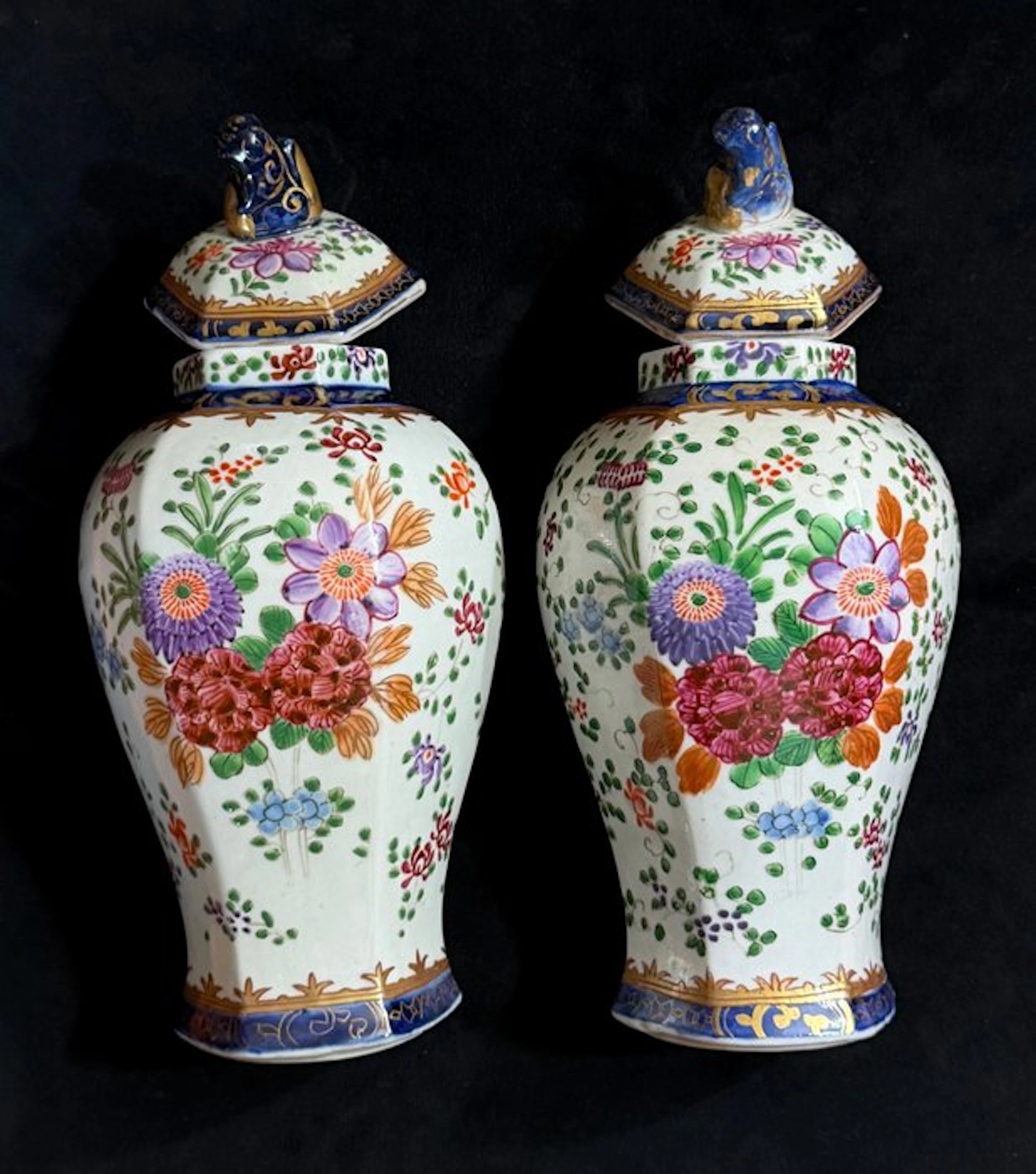 In the style of Samson - Lidded vase (2) - Porcelain