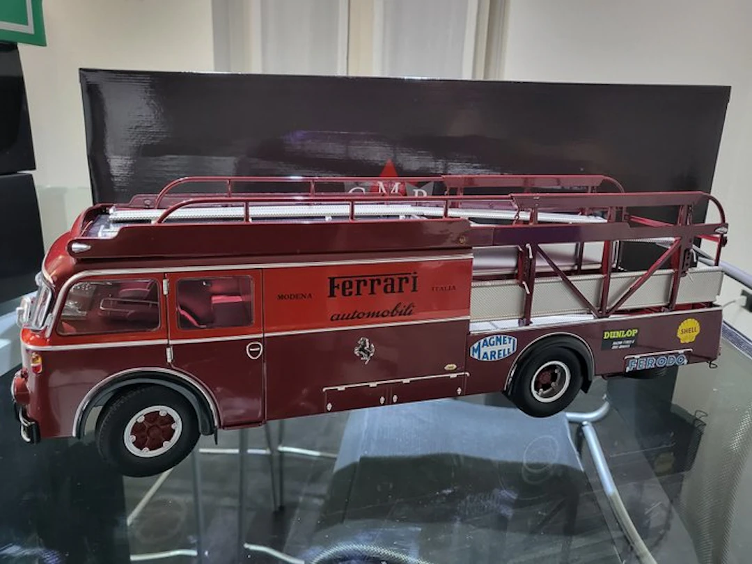 CMR 1:18 - Model van - Bartoletti Fiat 642RN2 Scuderia Ferrari 1957 - CMR140
