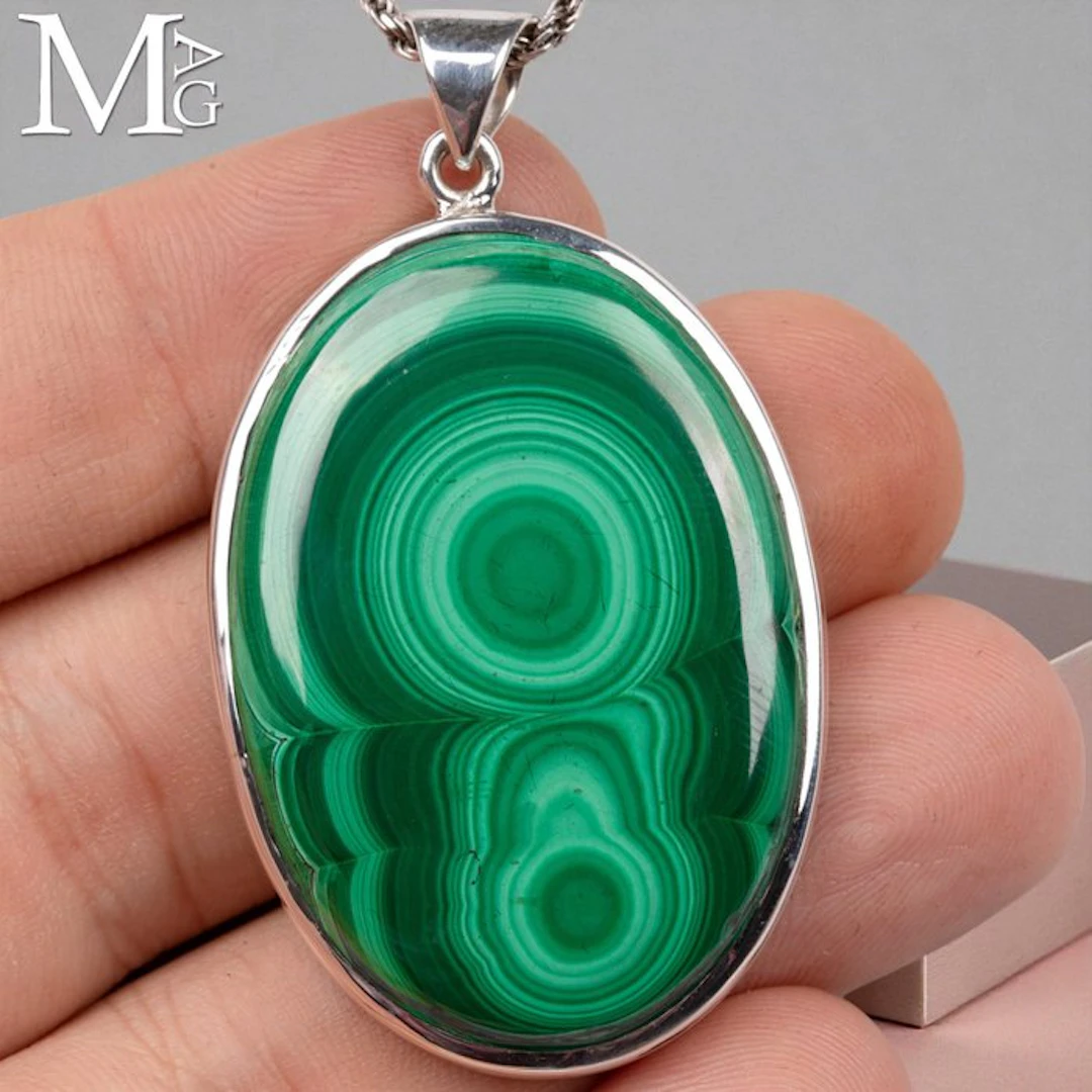 Malachite cabochon with an eye motif - 925 silver...