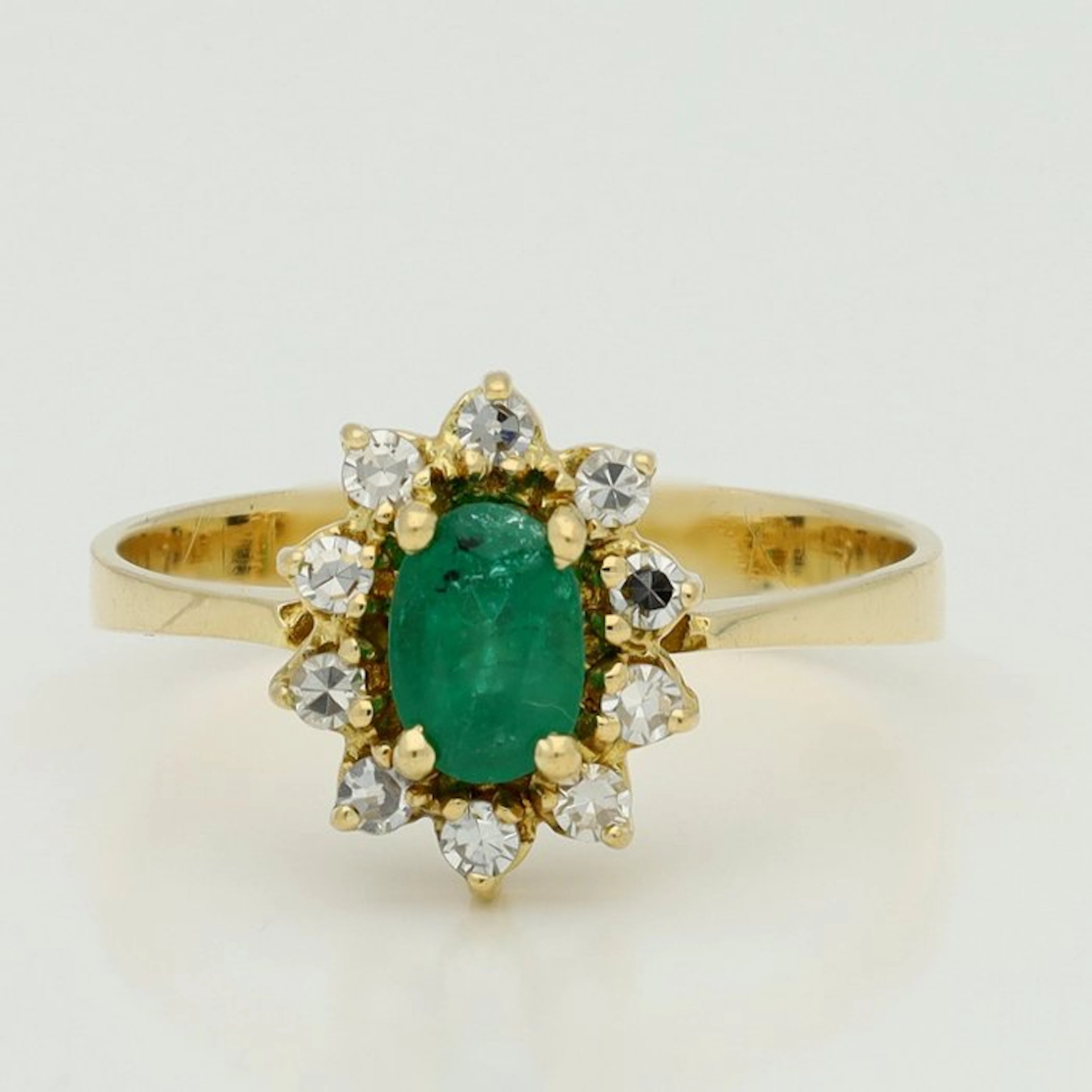 Ring - 18 kt. Yellow gold Emerald - Diamond - Entourage