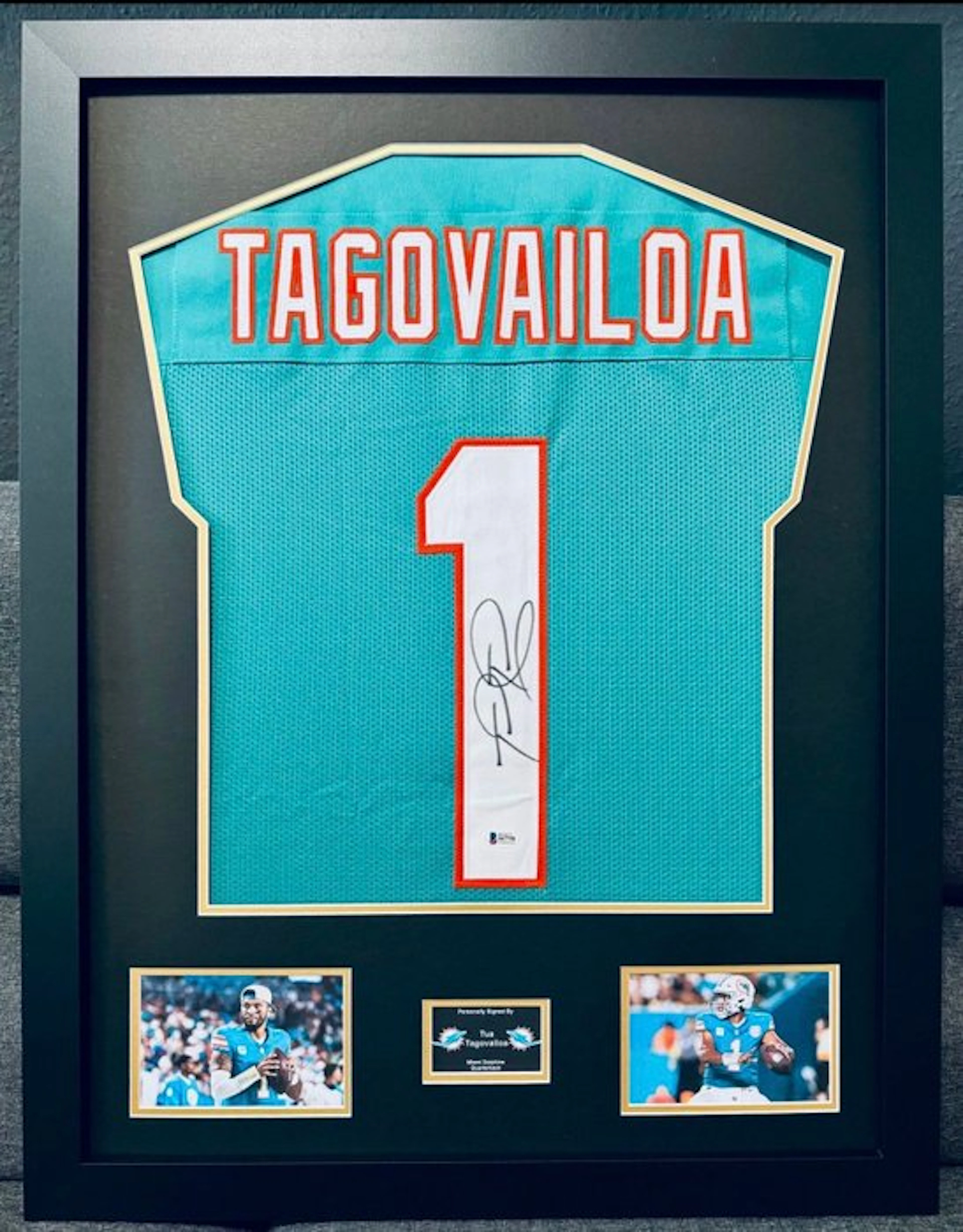 Miami Dolphins - NFL - Tua Tagovailoa - Signed custom...