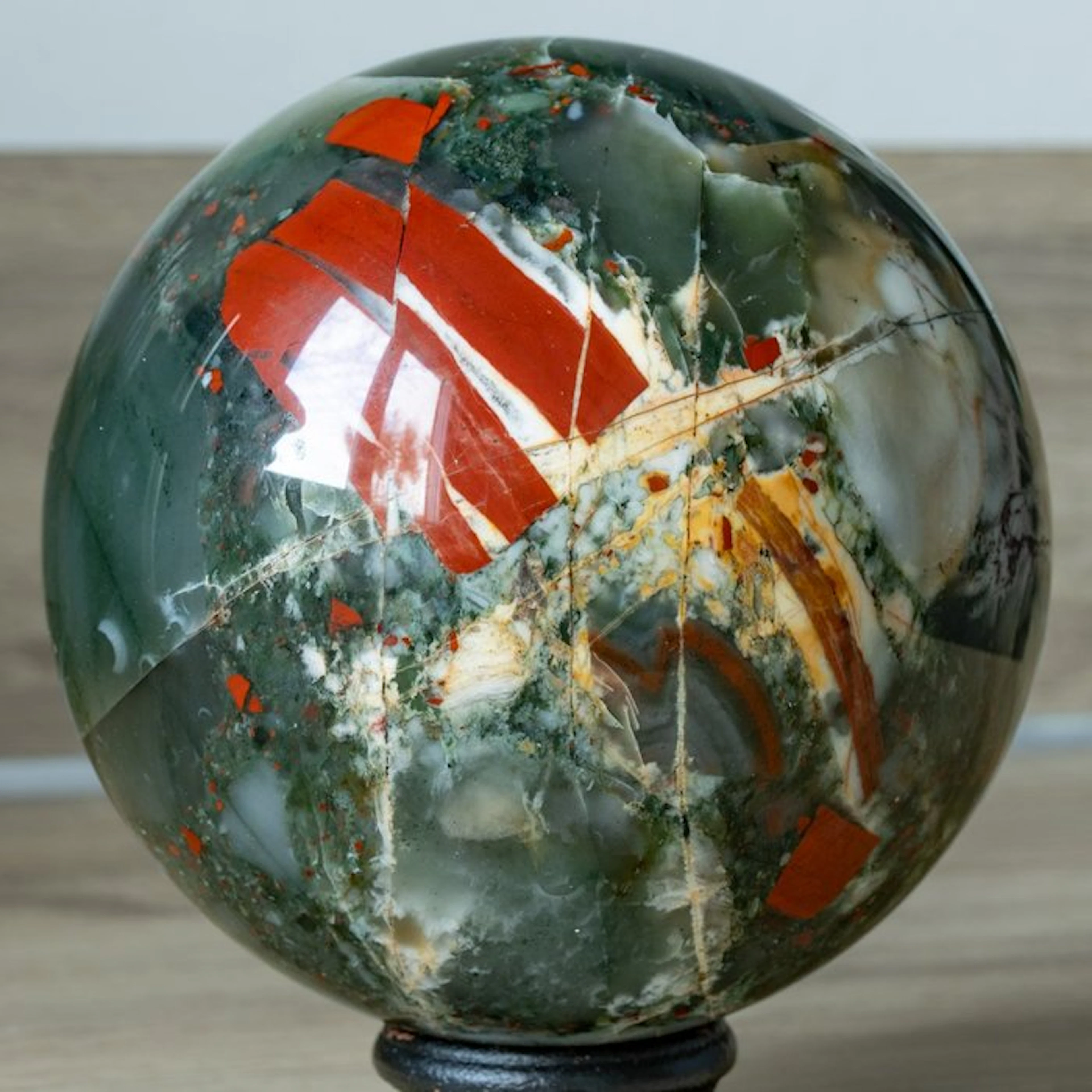 Fine Blood Stone Sphere Sphere - Height: 11.9 cm - Width: 11.9 cm- 2335 g