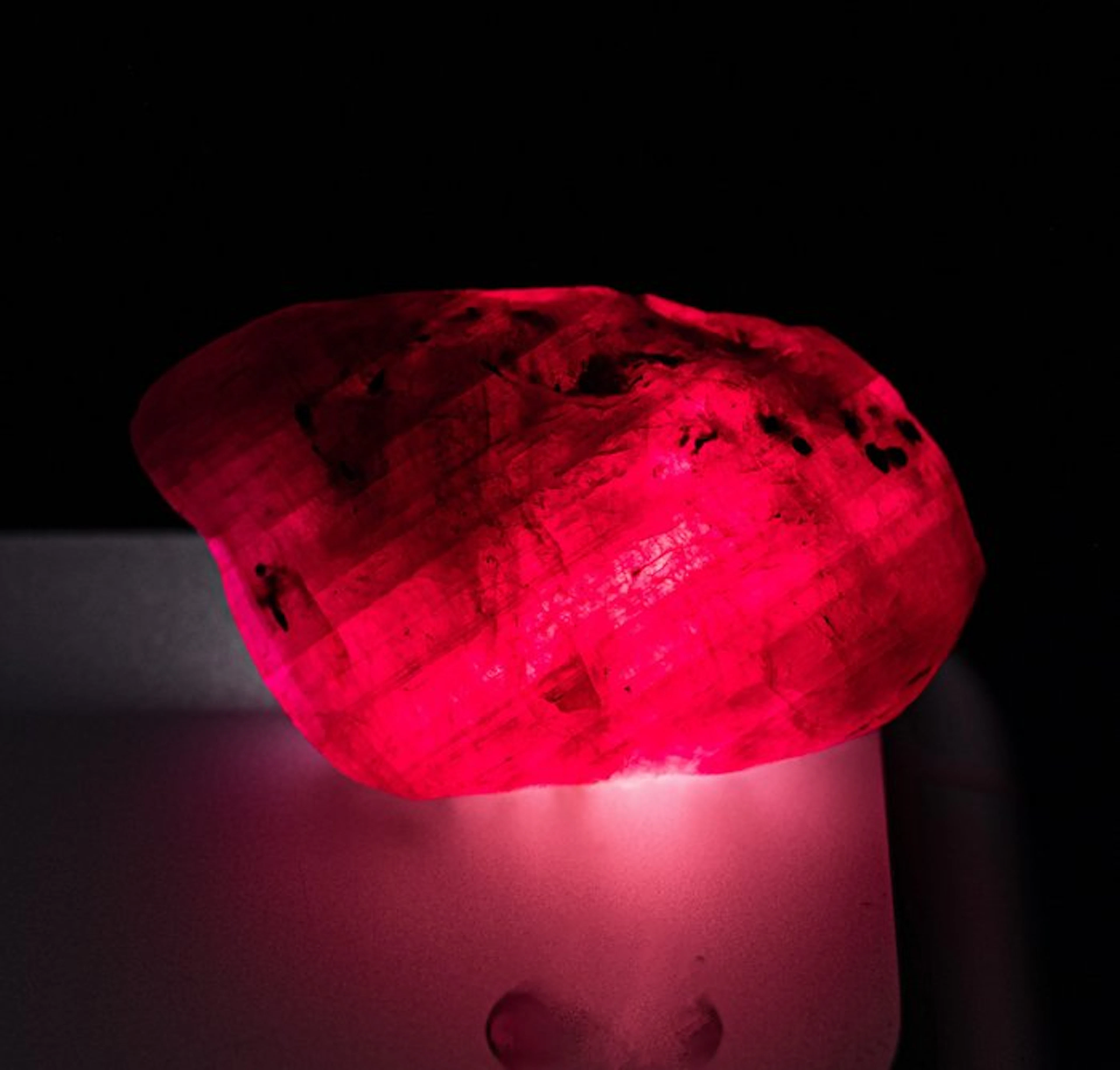 52.33 CARATS!! PIGEON-BLOOD RED RUBY - TOP QUALITY GÉANT...