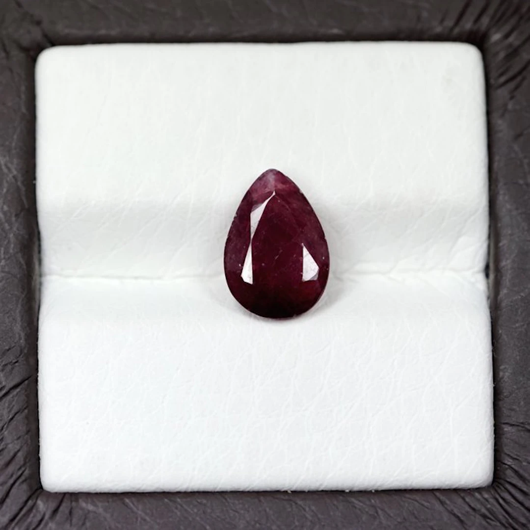 No reserve price - 1 pcs Red Ruby - 2.39 ct - Bellerophon Gemlab