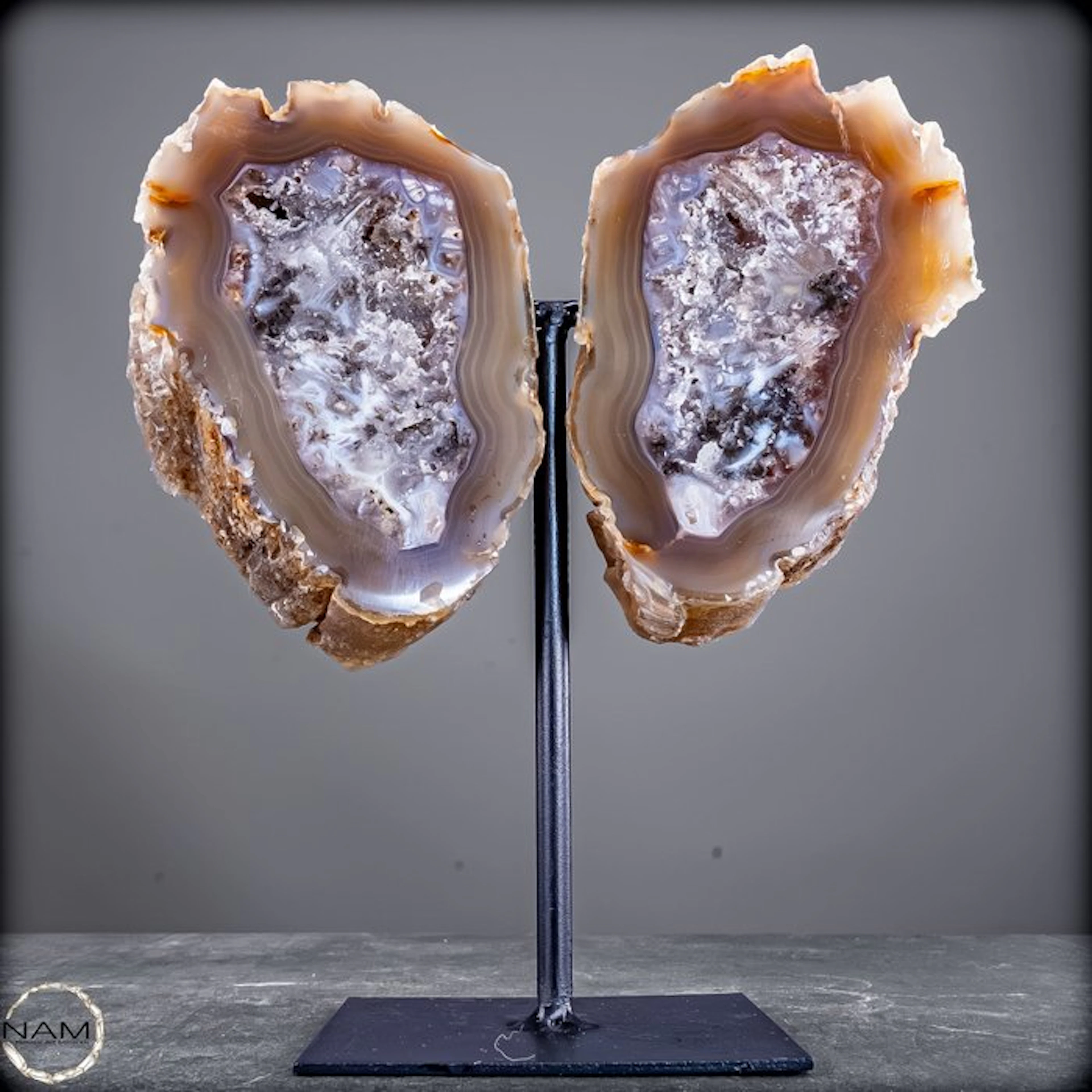 Agate druse wing – A unique masterpiece of crystalline natural art- 2085.67 g