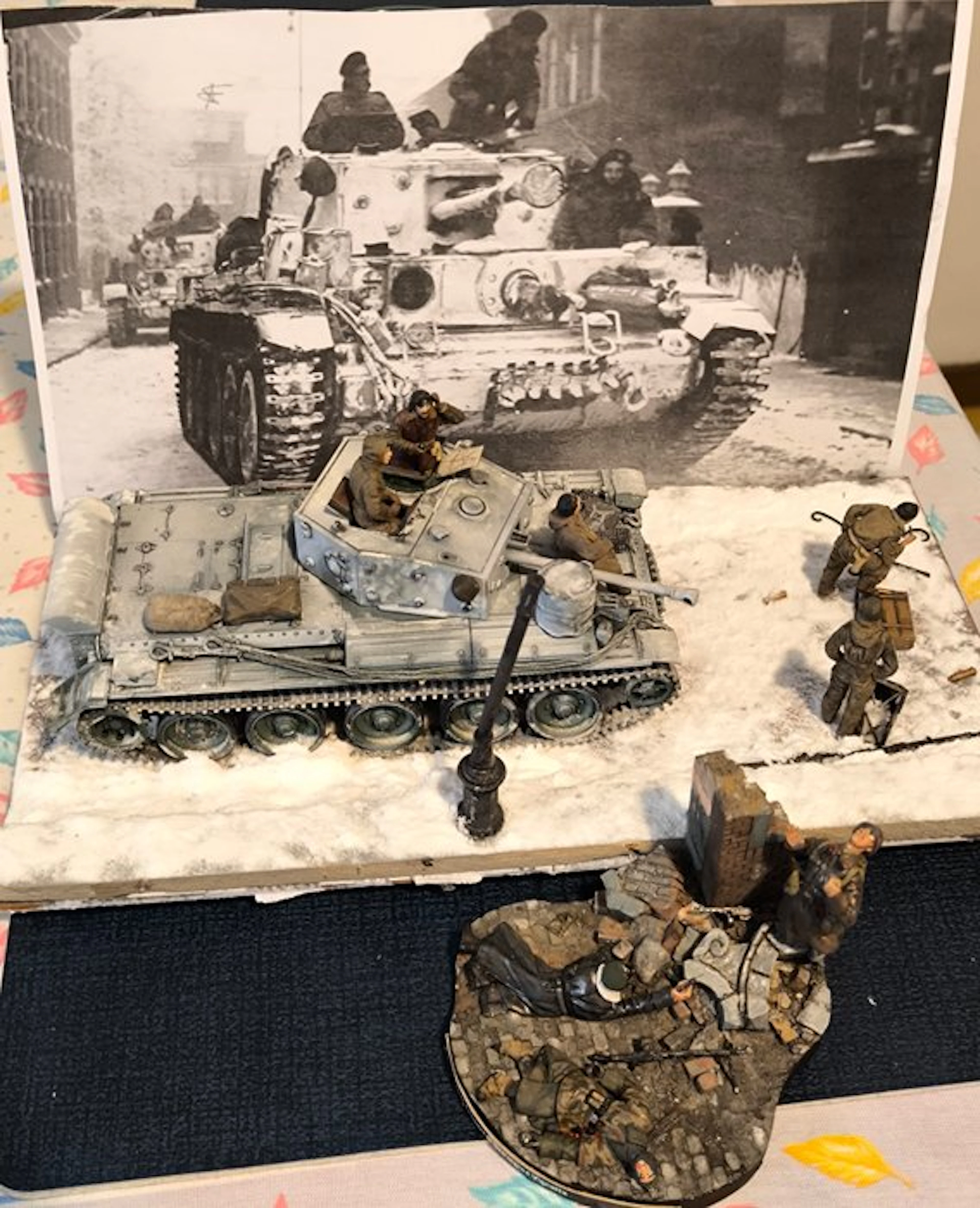 Tamiya 1:35 - Model military vehicle (2) - cromwell...