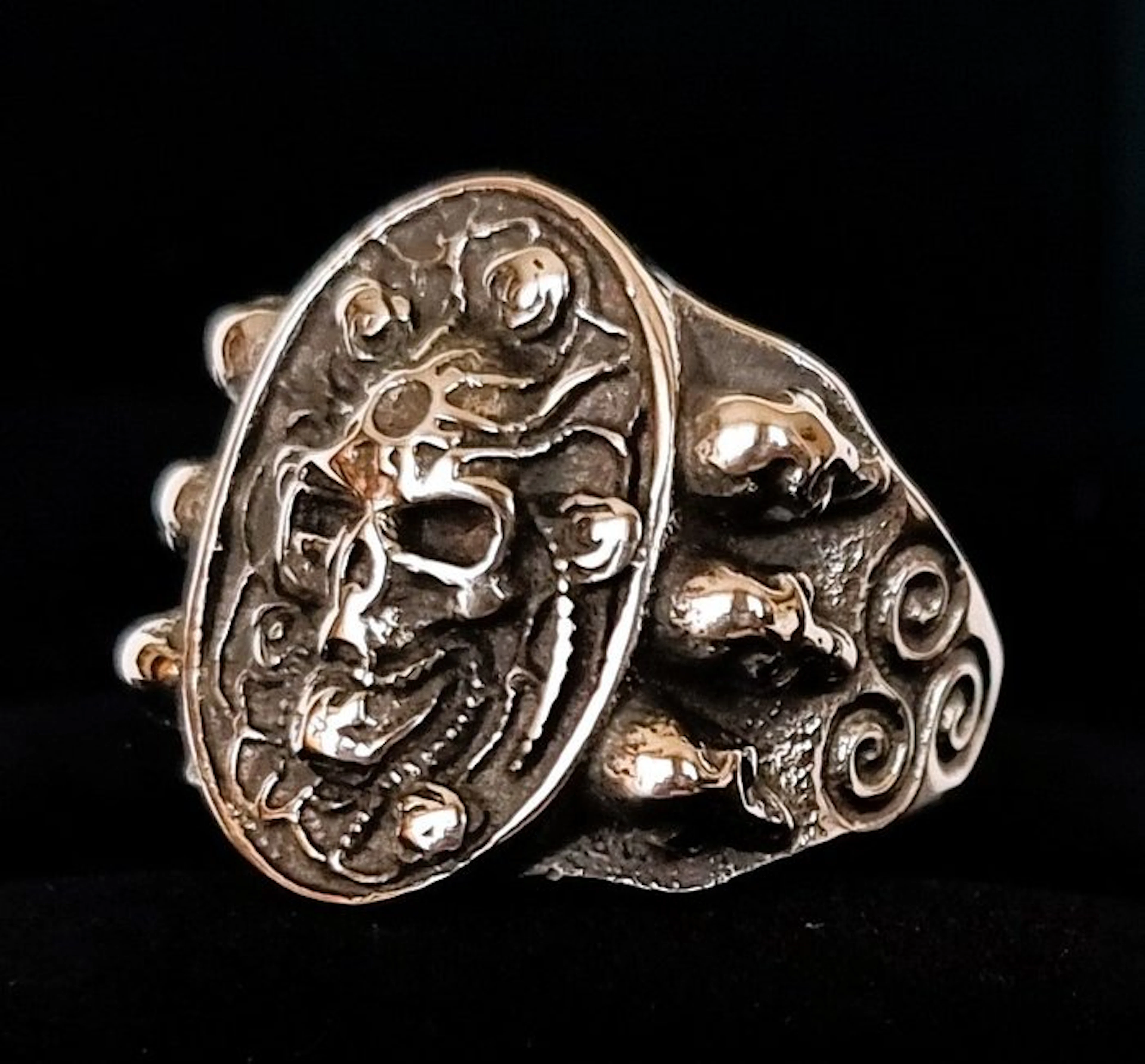 Memento Mori Signet Ring – Skull Shield – Seat of the...