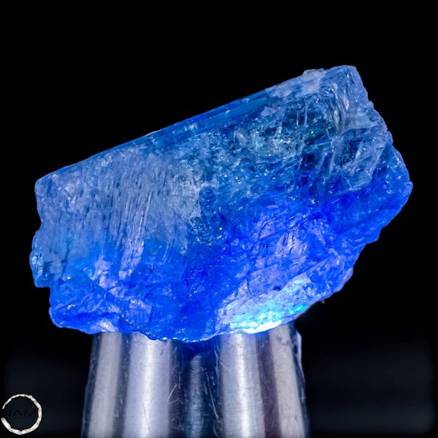 Natural, rarer Tanzanite rough crystal – Intensely blue...