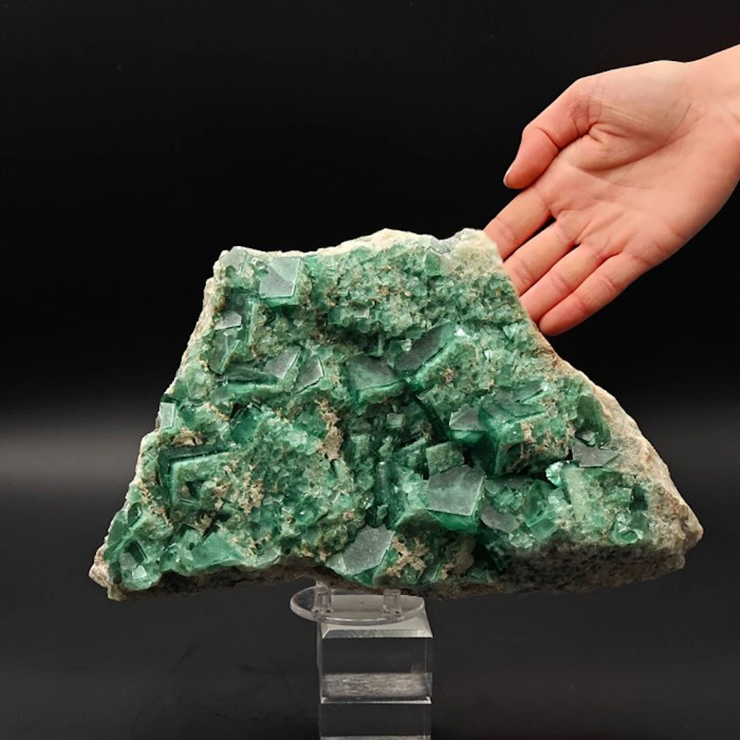 Large green cubic fluorite