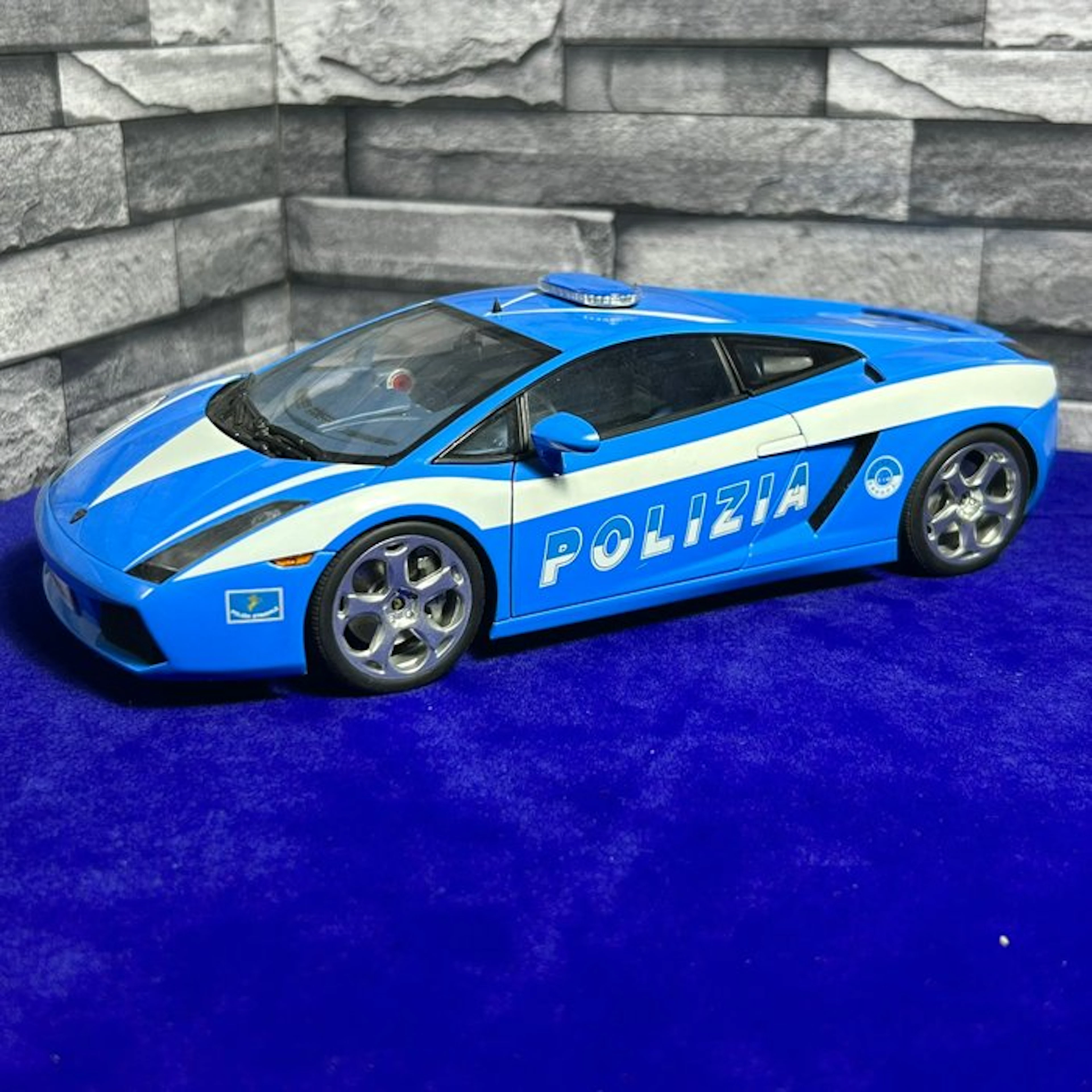 Autoart 1:18 - Model car - AUTOart Millennium 1:18...