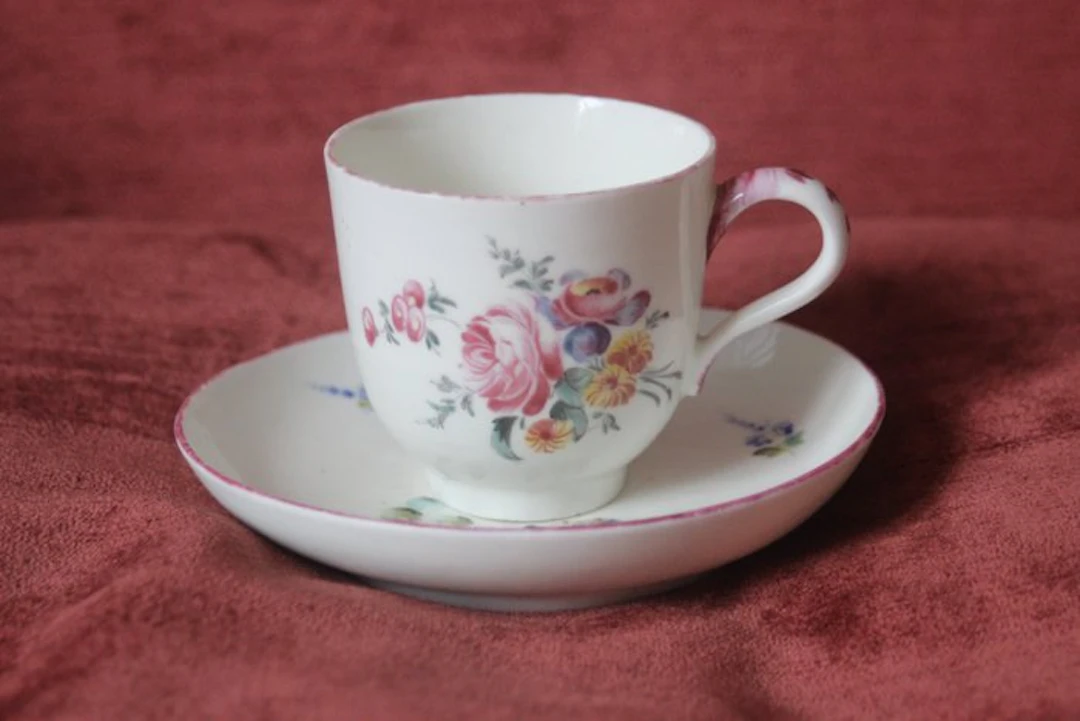 Mennecy - Cup and saucer (2) - Softpaste porcelain - Cup...