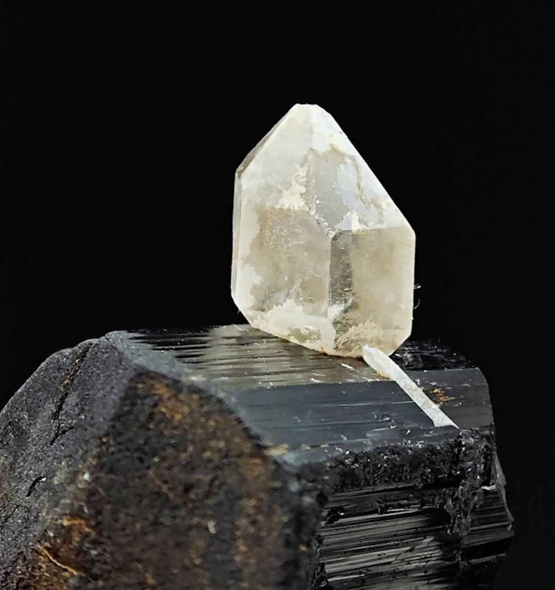 Aesthetic quartz with a scepter on black schorl