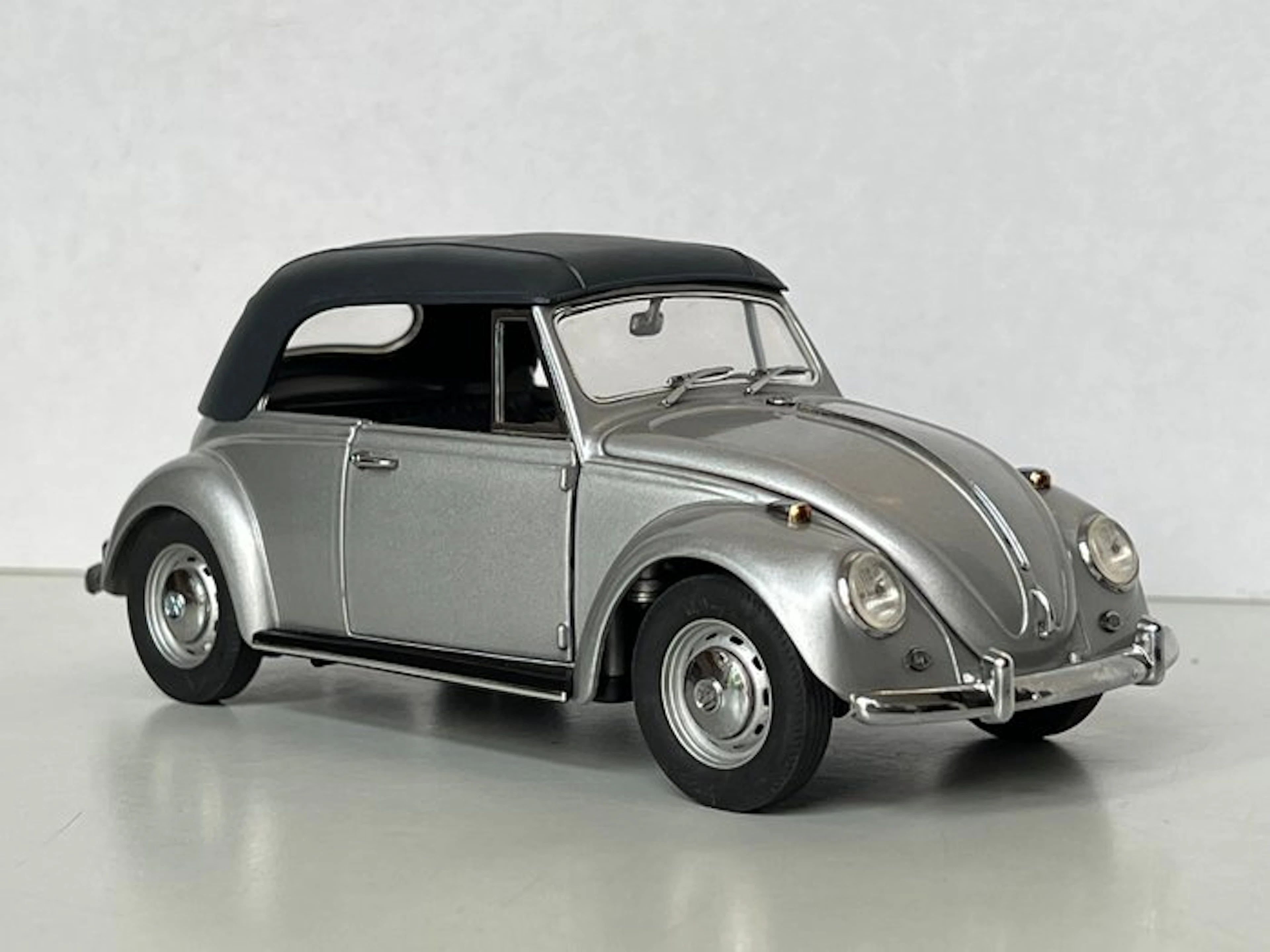 Franklin Mint 1:24 - Model convertible car - Volkswagen Beetle Cabriolet 1967