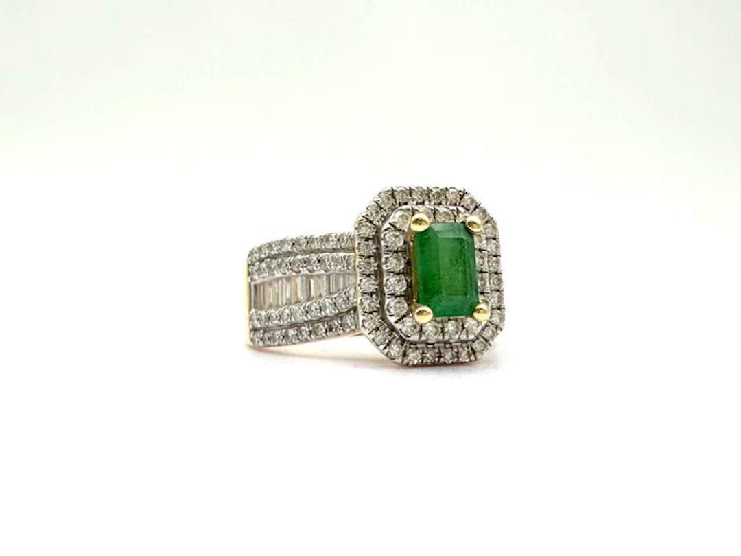 Ring - 18 kt. Yellow gold - 1.30ct. tw. Emerald - Diamond