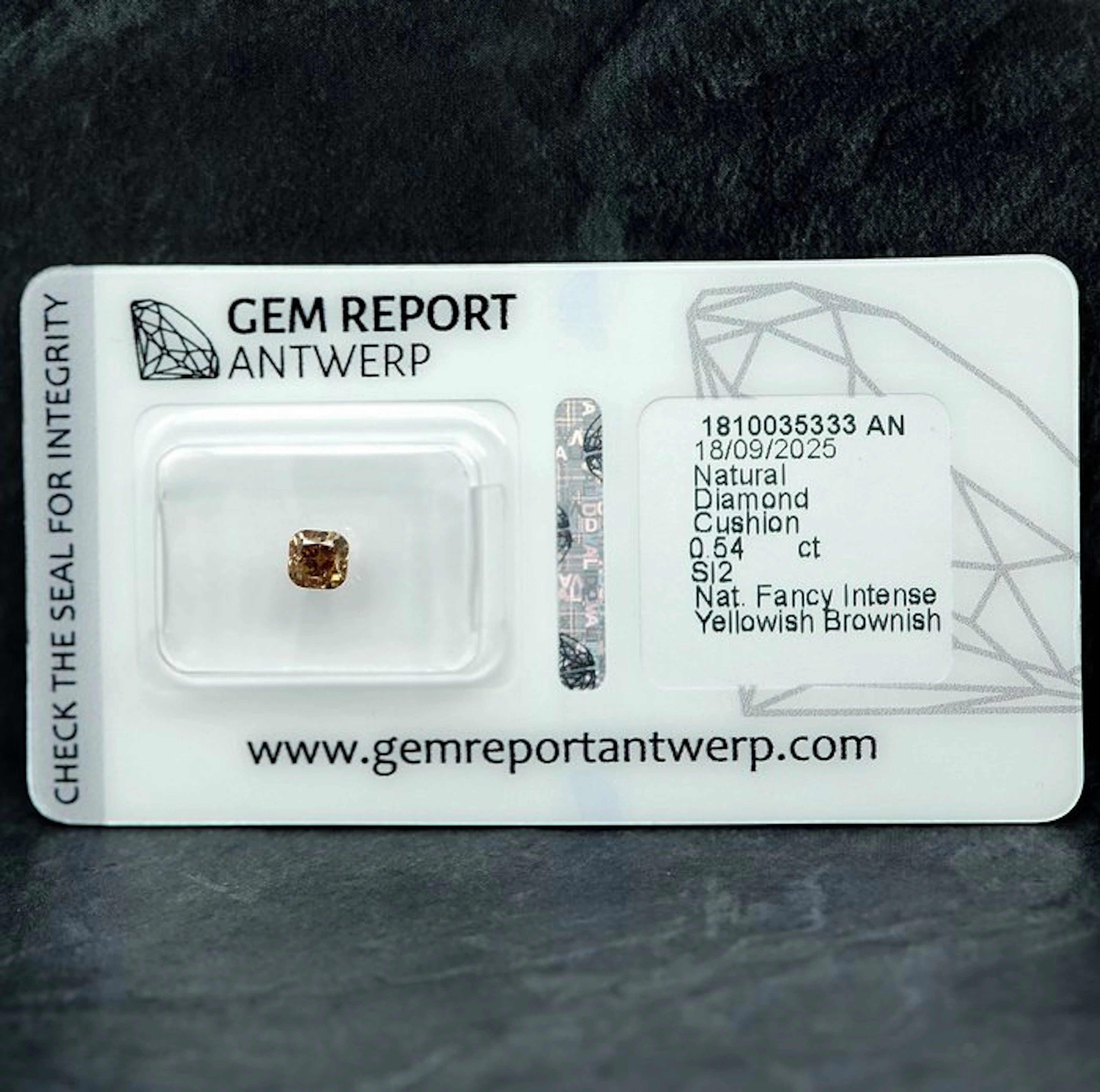 No reserve price - 1 pcs Diamond (Natural coloured)...