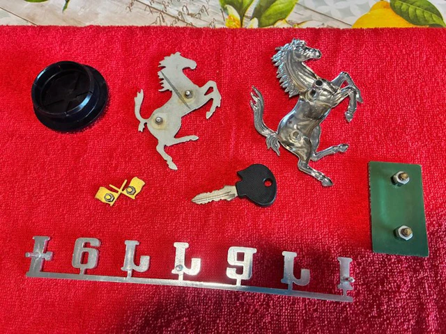 Ferrari - 1998 - Emblem, Bodywork, Car body part