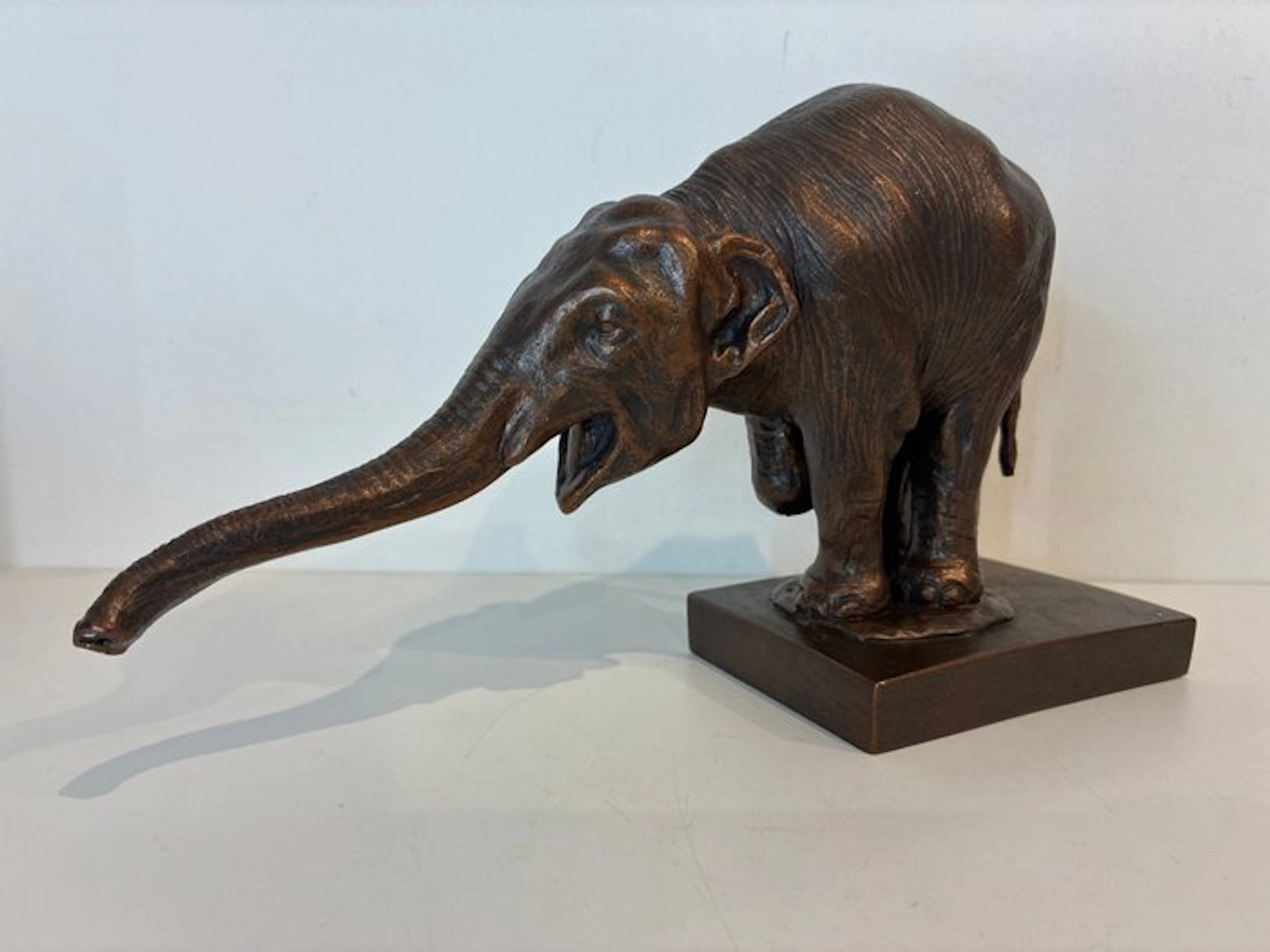 Bugatti - Sculpture, Bedelende Aziatische Olifant - 15 cm - Polystone - Resins