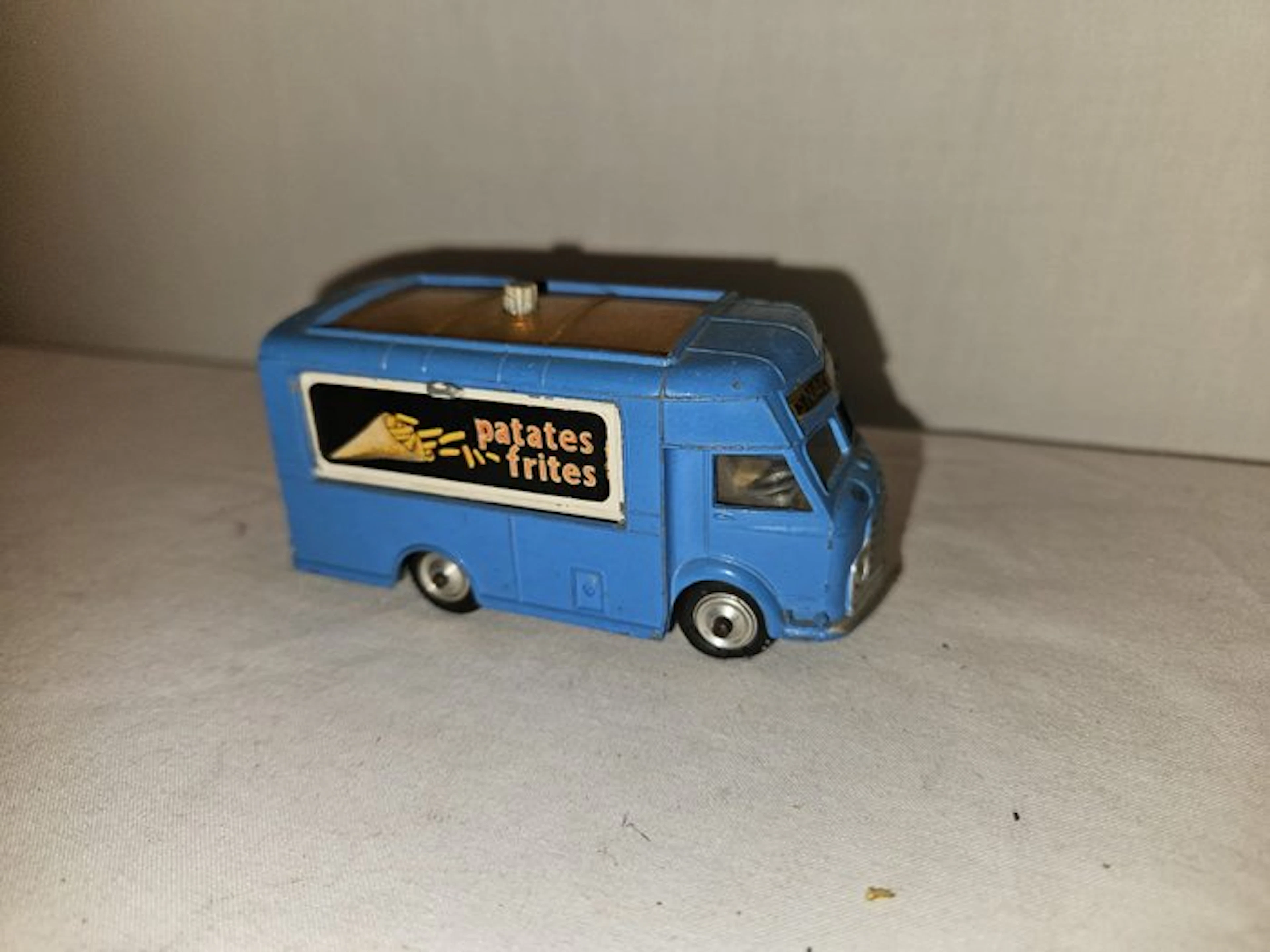 Corgi 1:43 - Model car - Smith's Karrier Van