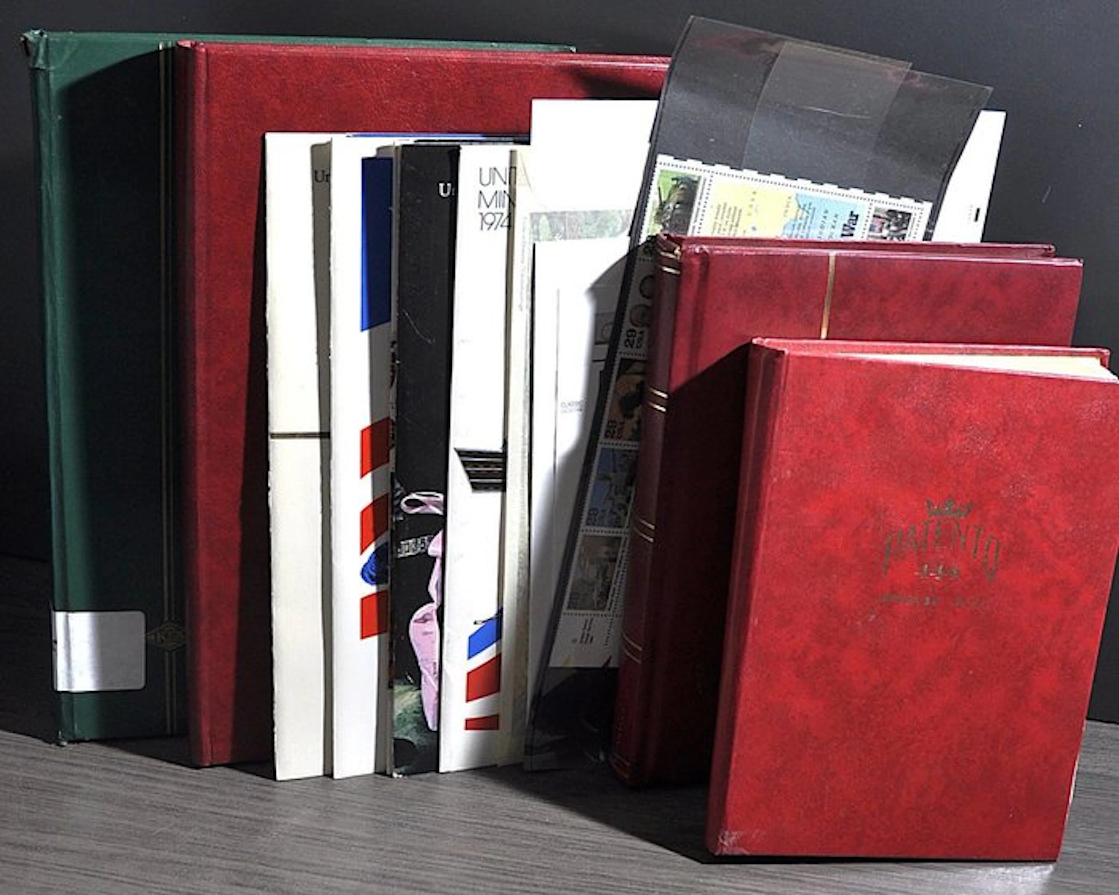 USA - Collection from classic onwards in various stock books and year sets.