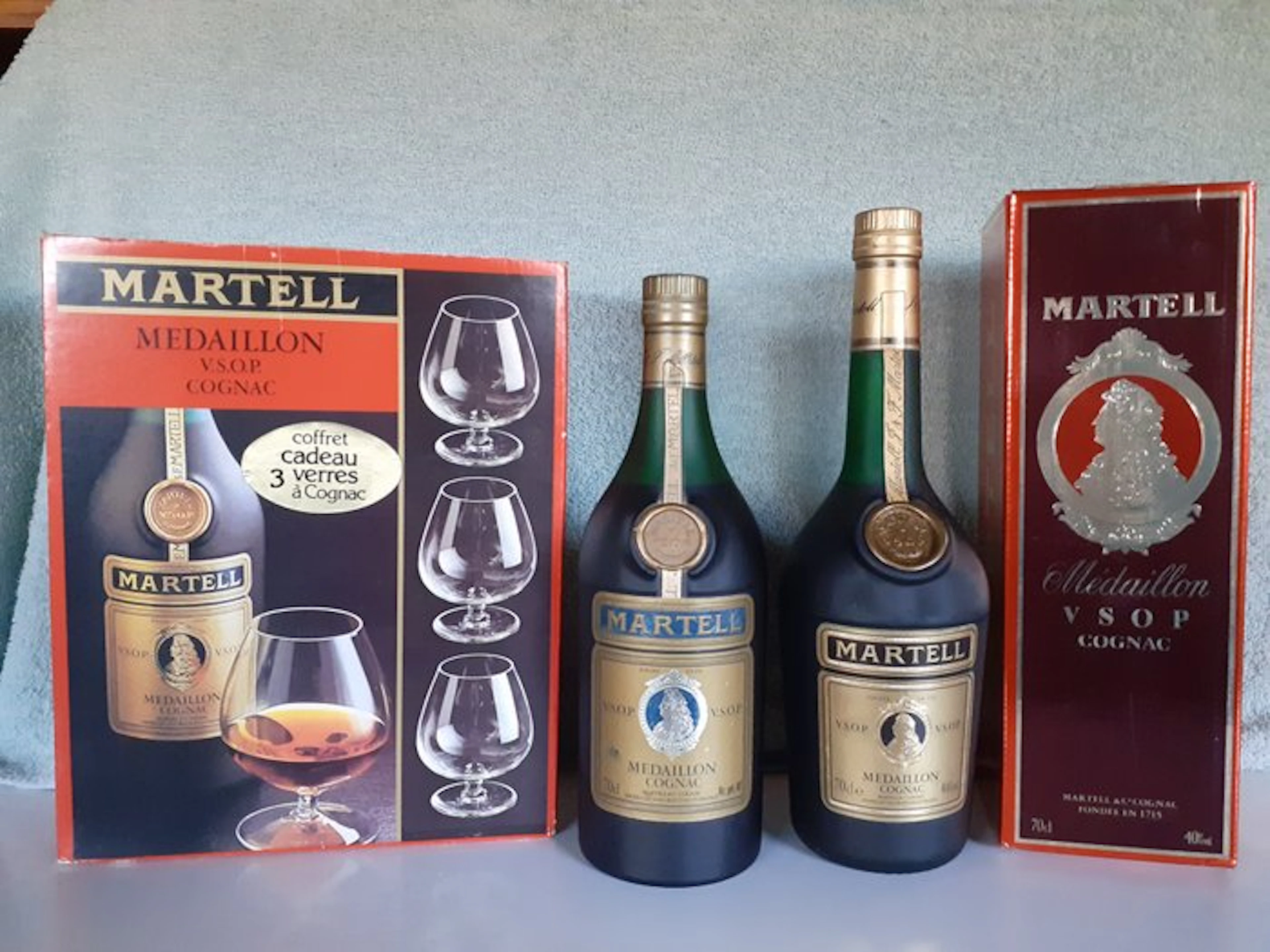 Martell - Médaillon VSOP Cognac - Gift Set - b. 1970s, 1980s - 70cl - 2 bottles