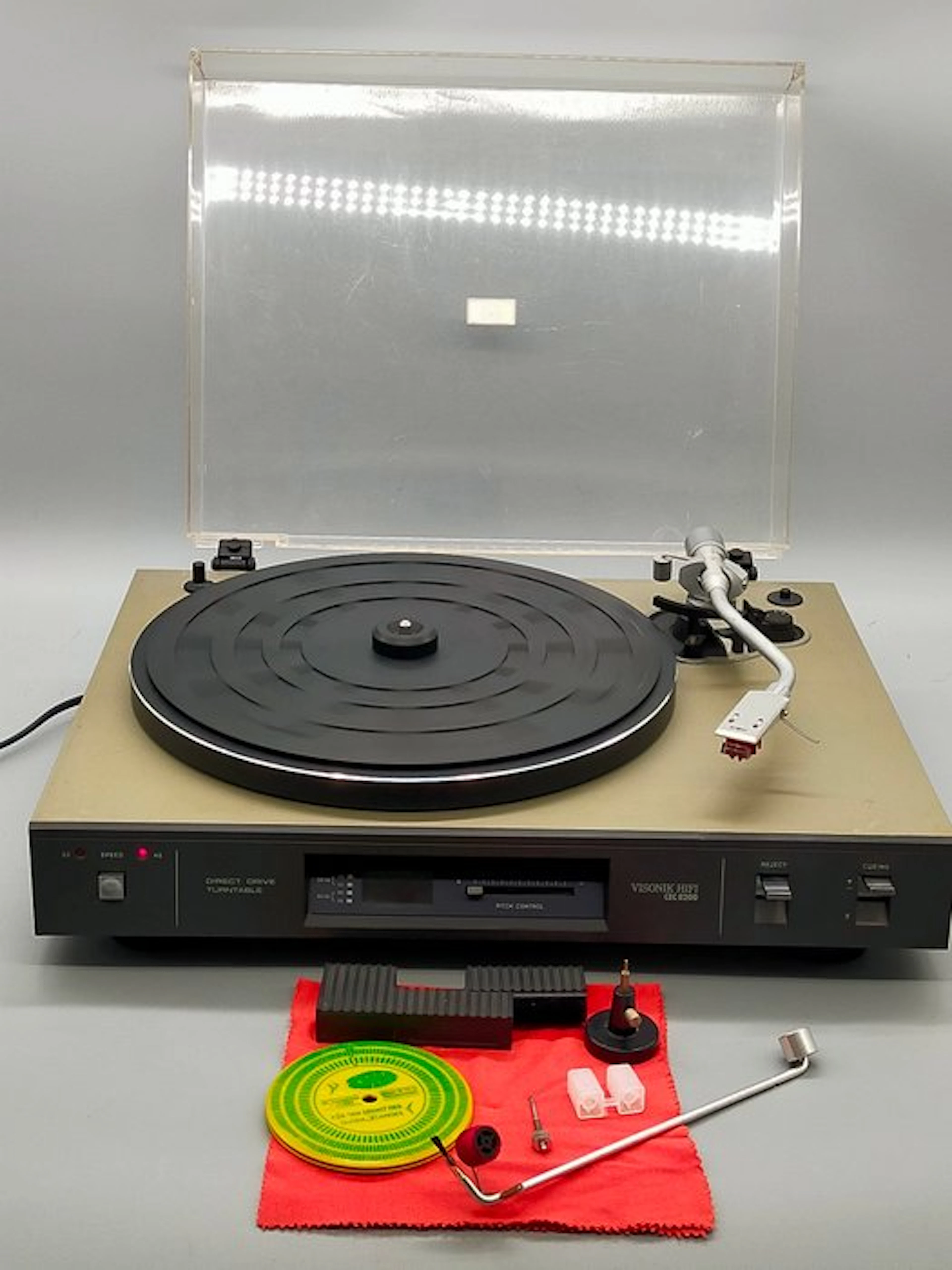 CEC Visonik - DD-8200 Direct-Drive Semi-Automatic Turntable