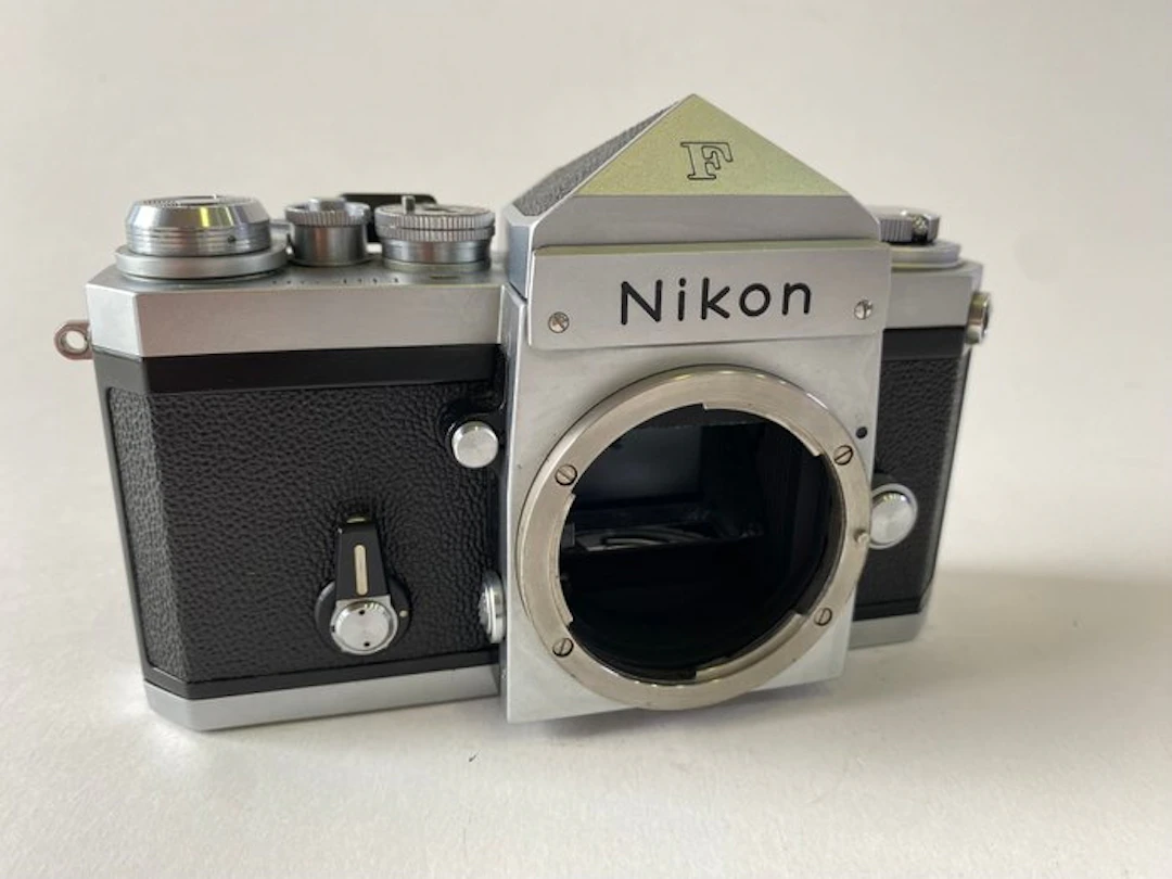 Nikon F with EYE-LEVEL FINDER Single lens reflex camera (SLR)