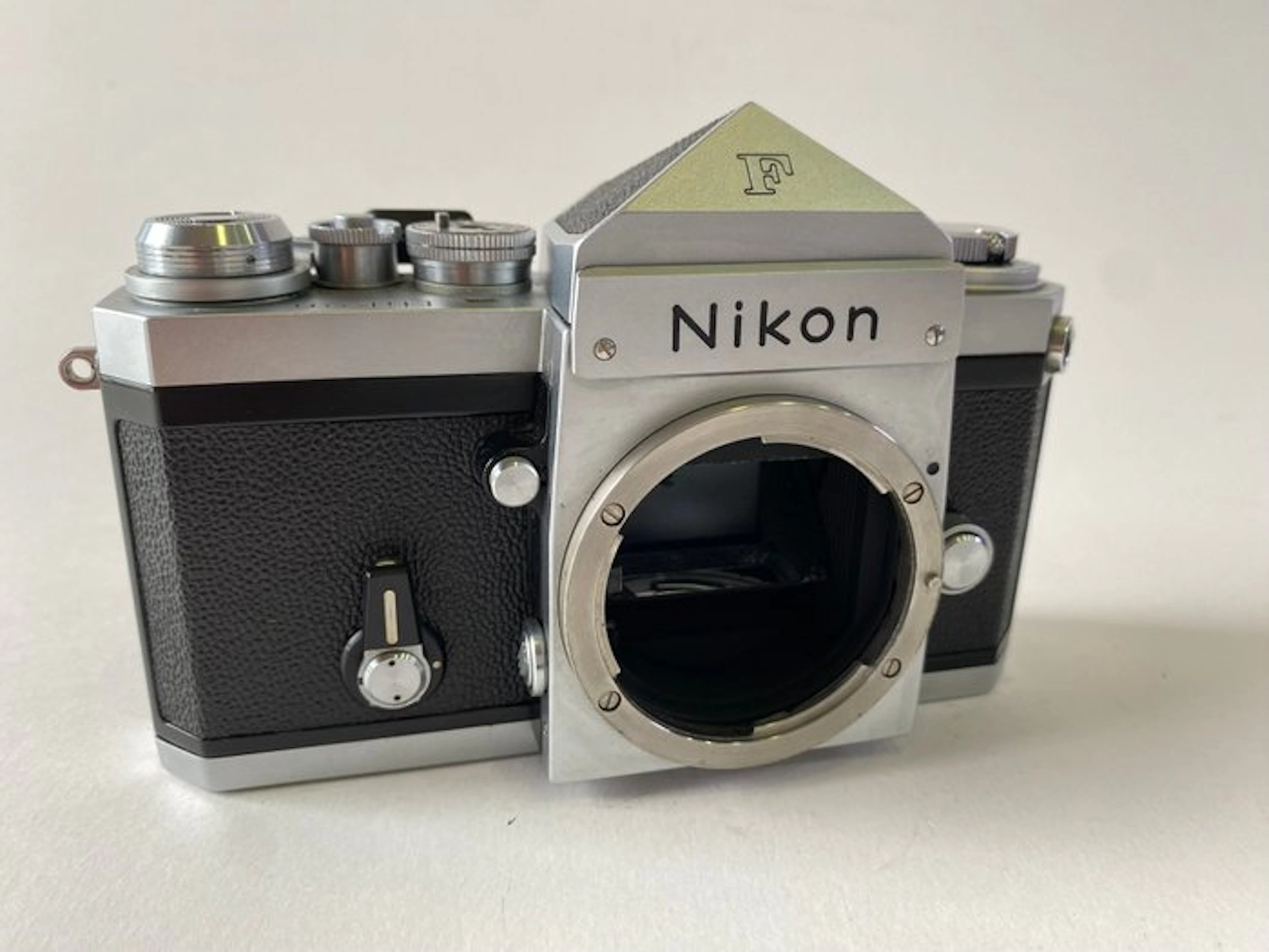 Nikon F with EYE-LEVEL FINDER Single lens reflex camera (SLR)