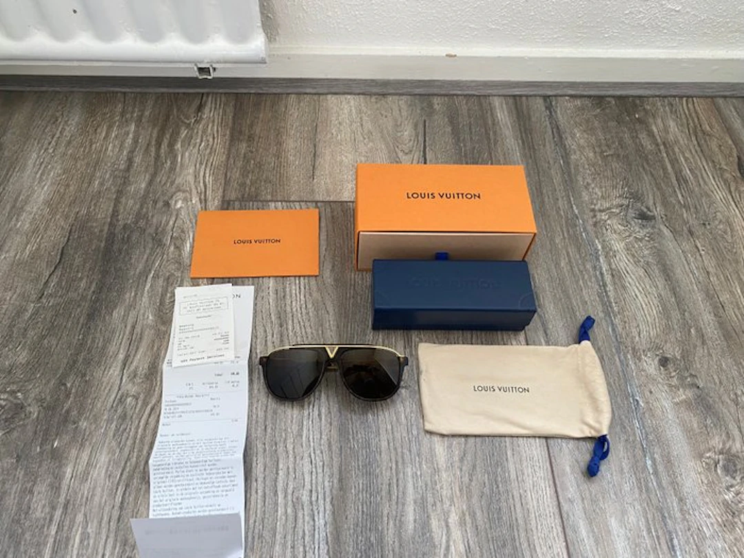 Louis Vuitton - Mascot Dark Tortoise E - Sunglasses
