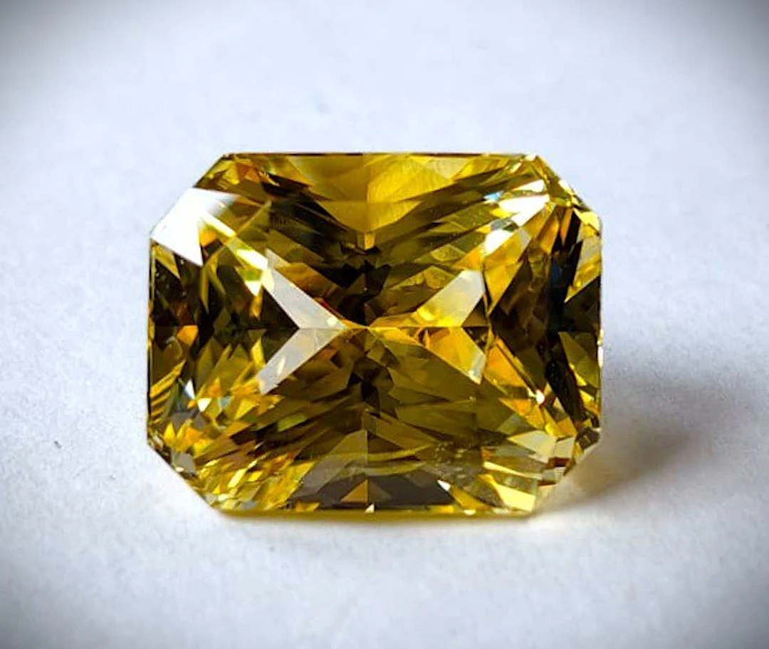 Yellow Sapphire - 18.02 ct - International Colored...