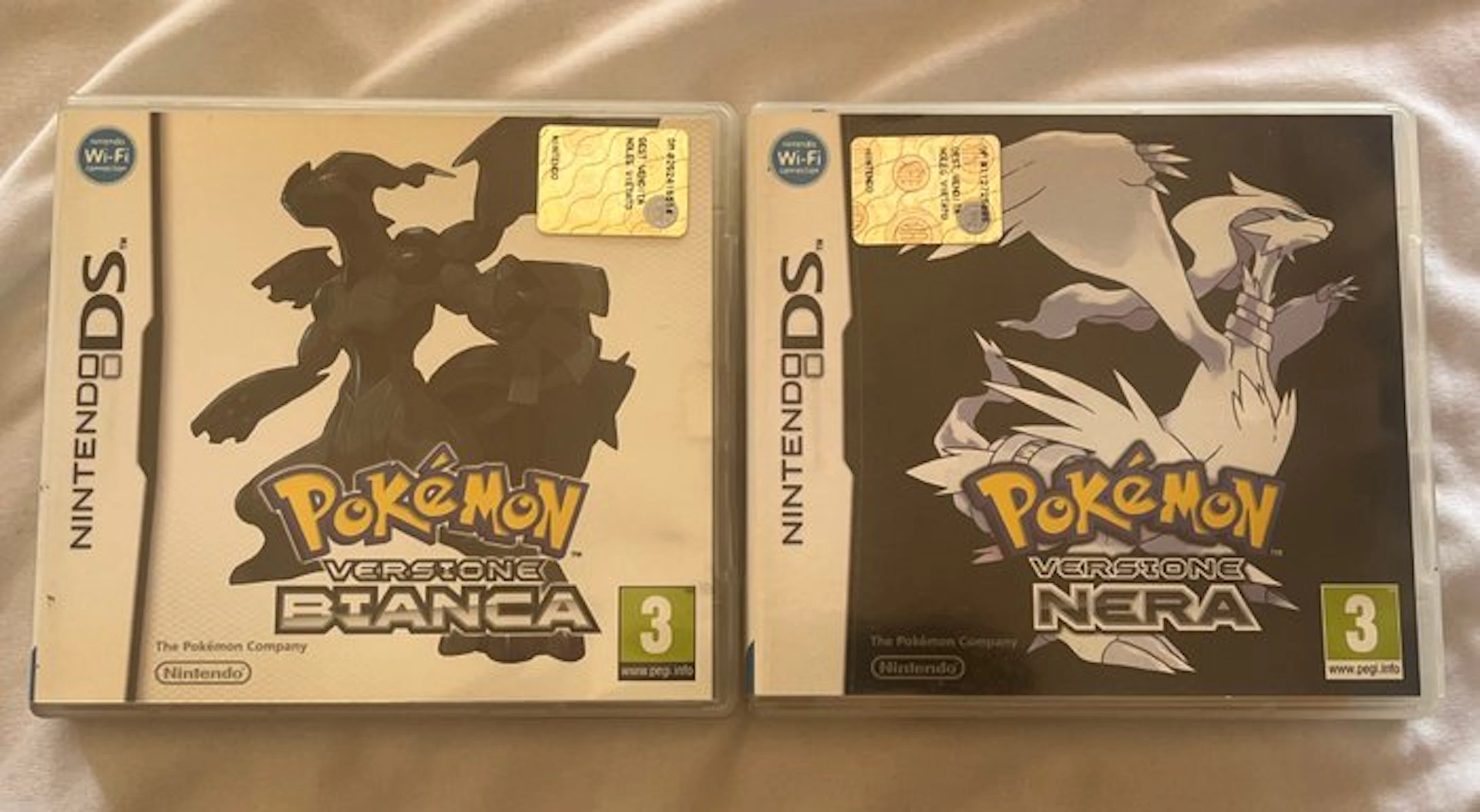 Nintendo - DS - Pokémon Versione Bianca / Pokémon Versione Nera - Video game