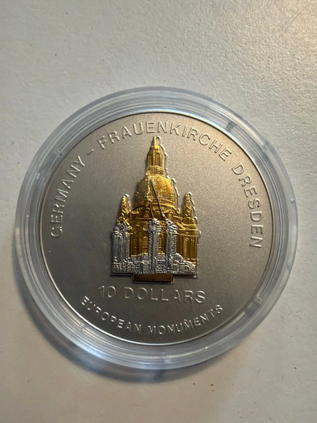 Nauru. 10 Dollars 2004 Dresdner Frauenkriche Skulpturmünze