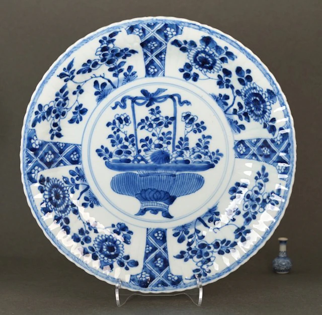 Kangxi (1662-1722) - Bowl - Abundant Floral Basket with Lotus