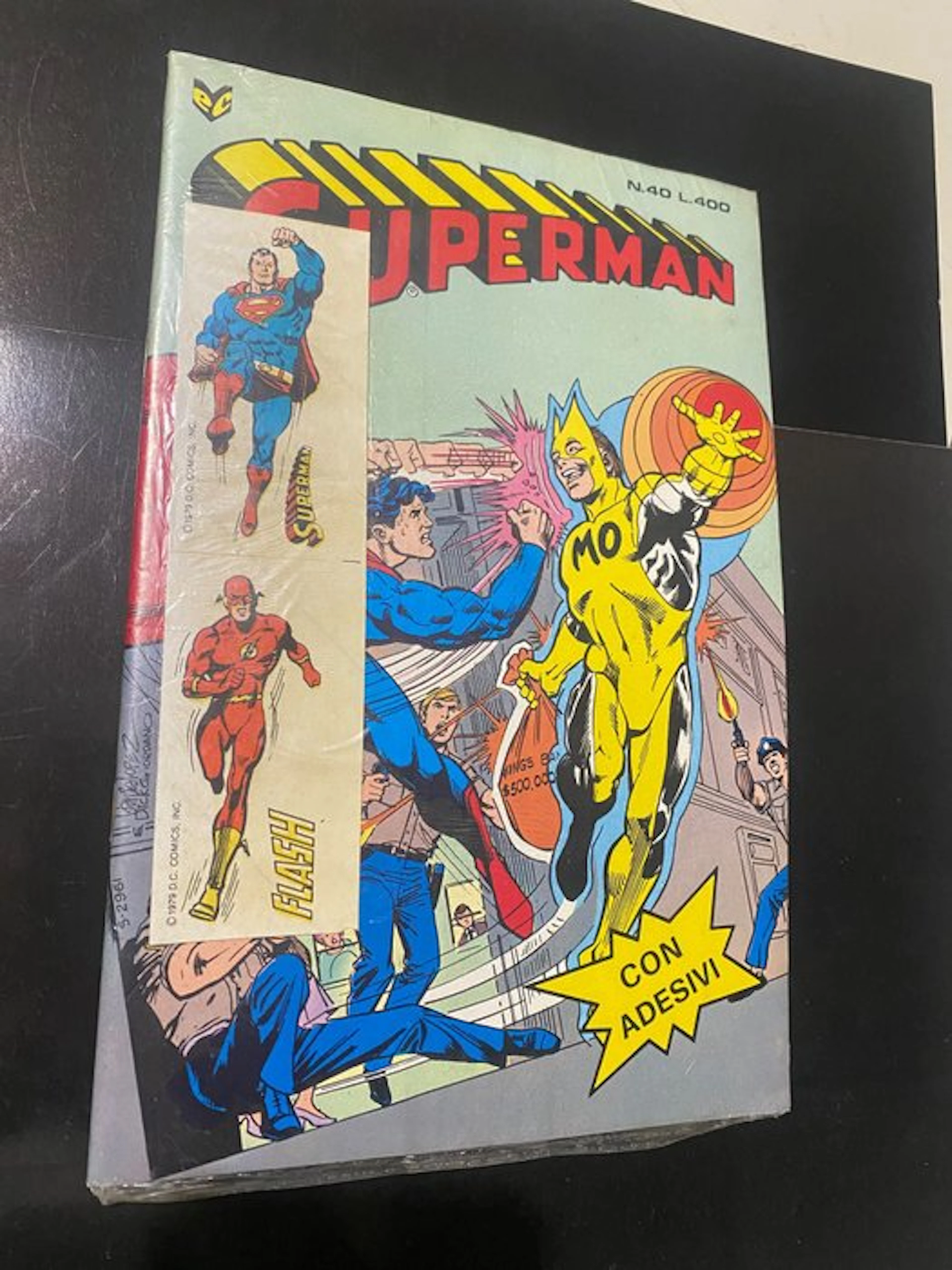 Superman # 40 Cenisio con adesivi ancora blisterato...