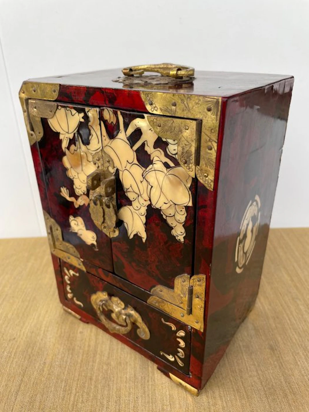 Jewellery box - Wood, Brass, mother-of-pearl