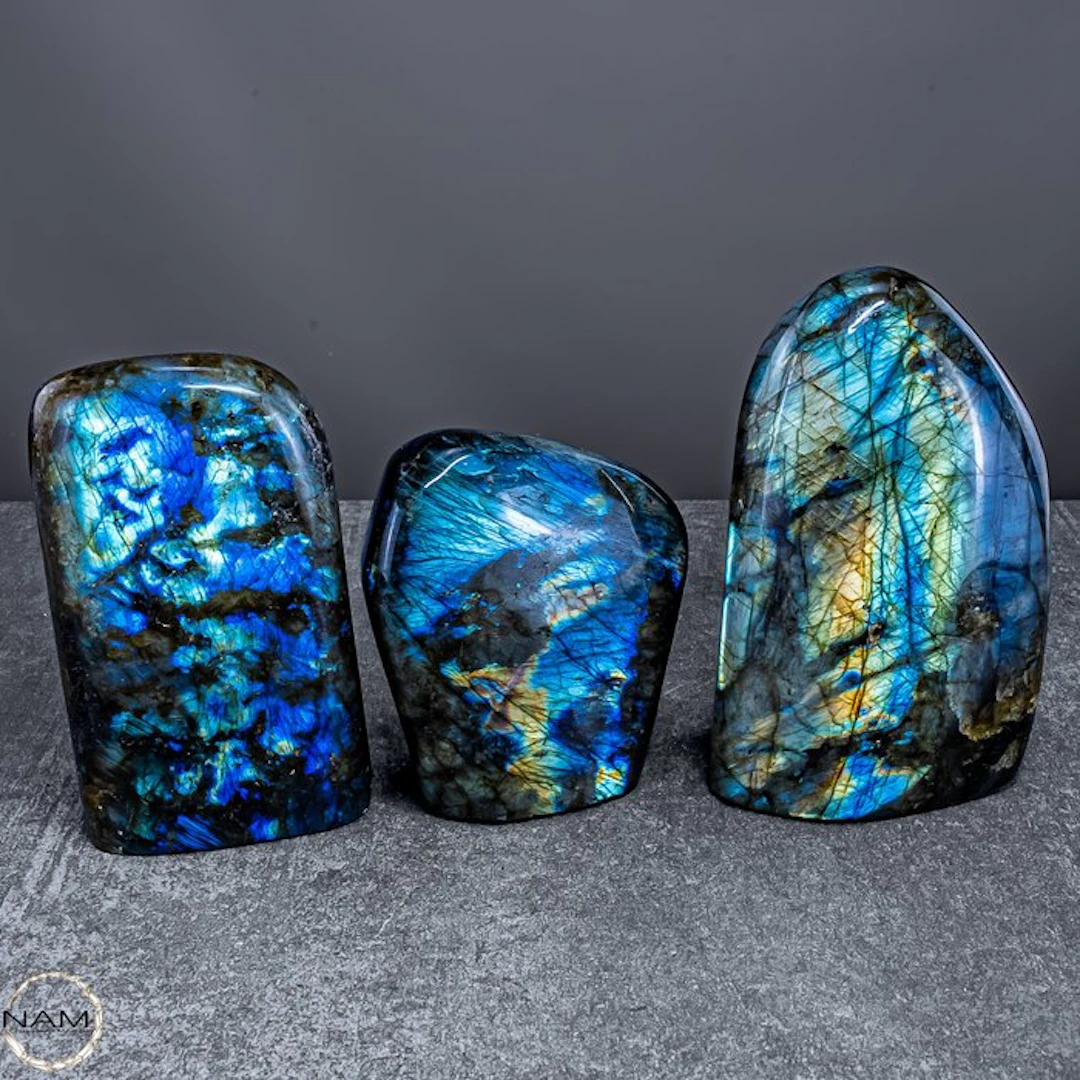 A set of unique labradorite freeforms – Magical Color...