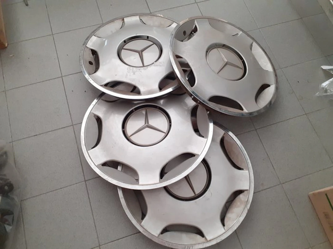 Wheel studs - Mercedes-Benz - W 123 - W 124 - 1983
