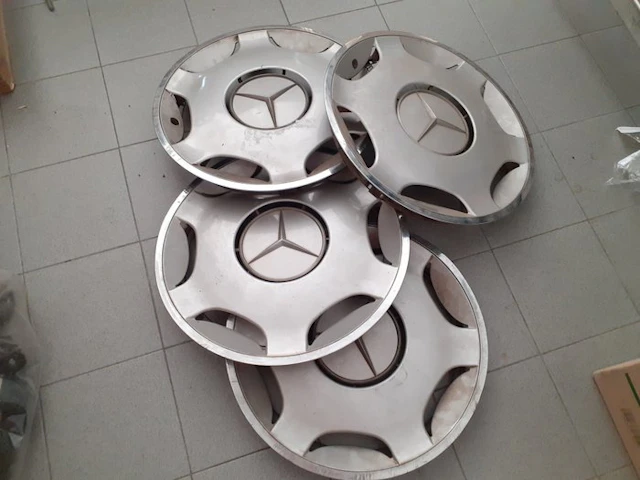 Wheel studs - Mercedes-Benz - W 123 - W 124 - 1983
