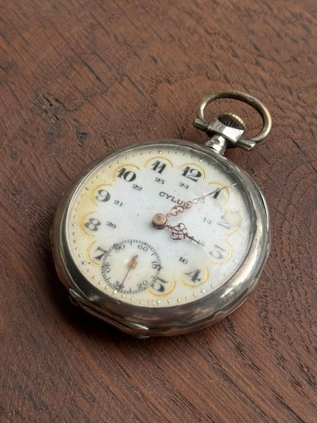 Cylux – Silver Pocket Watch with Rose-Gold-Plated Case Back - 1900-1949