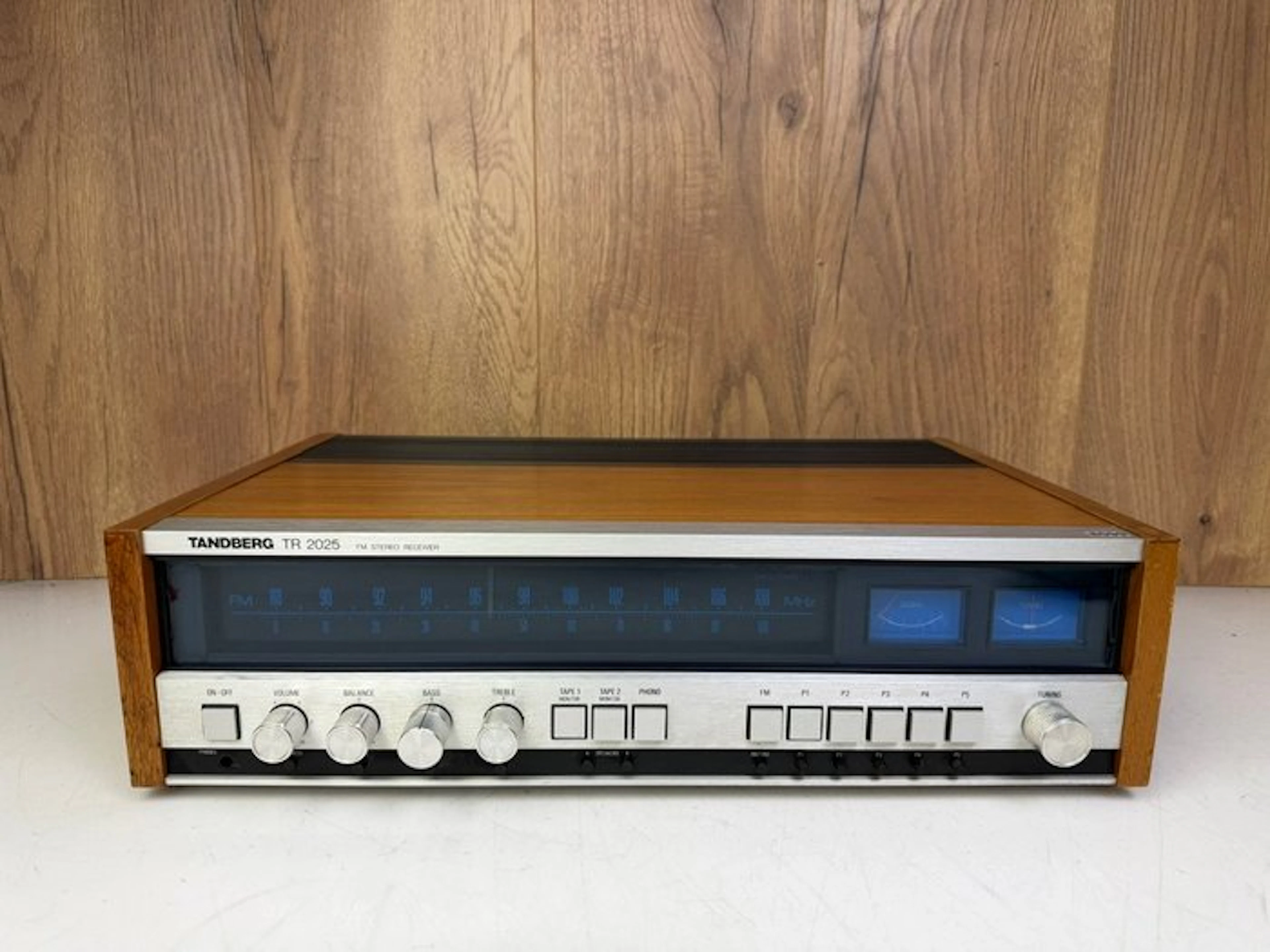 Tandberg - TR 2025 Solid state stereo receiver