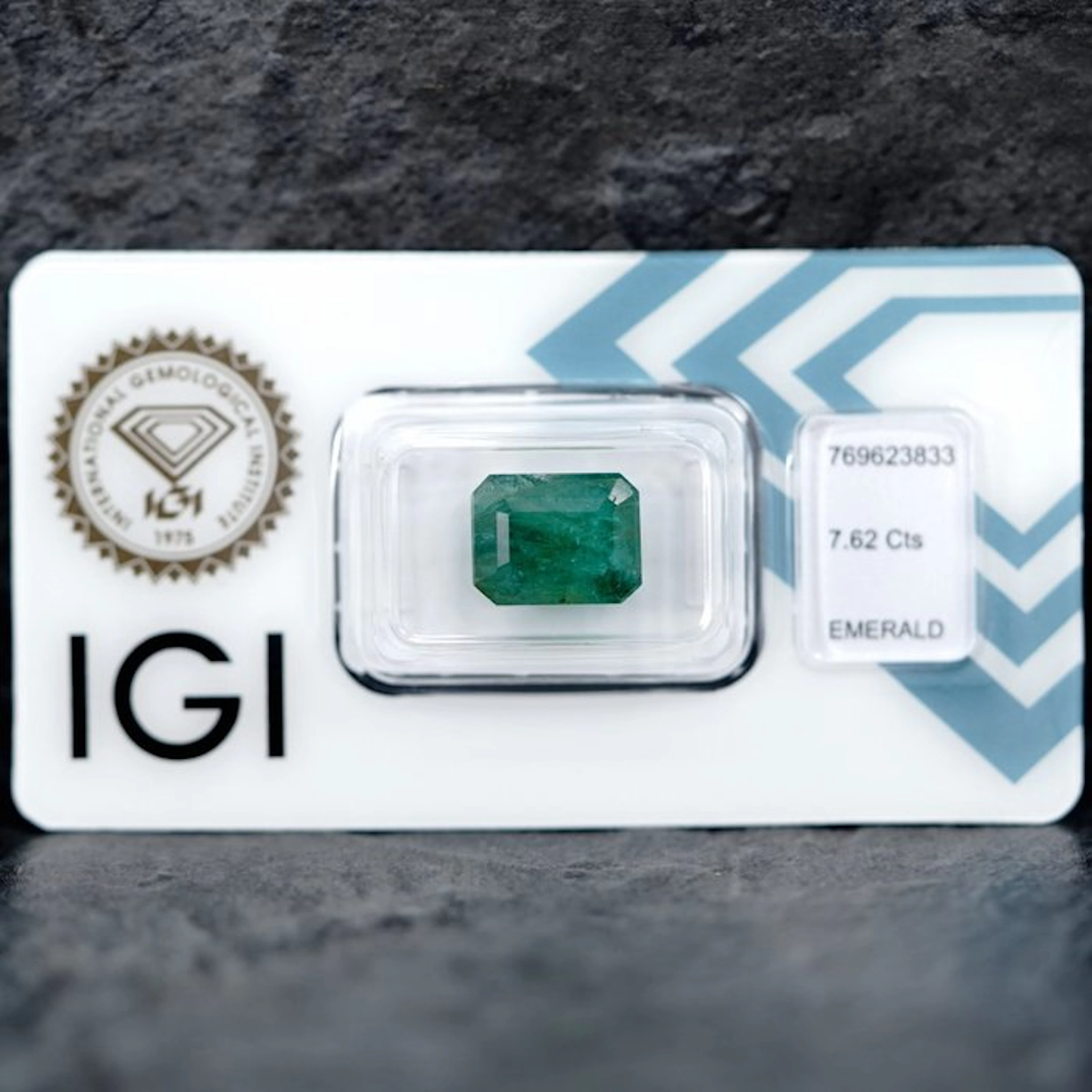 No reserve price - 1 pcs Green Emerald - 7.62 ct...